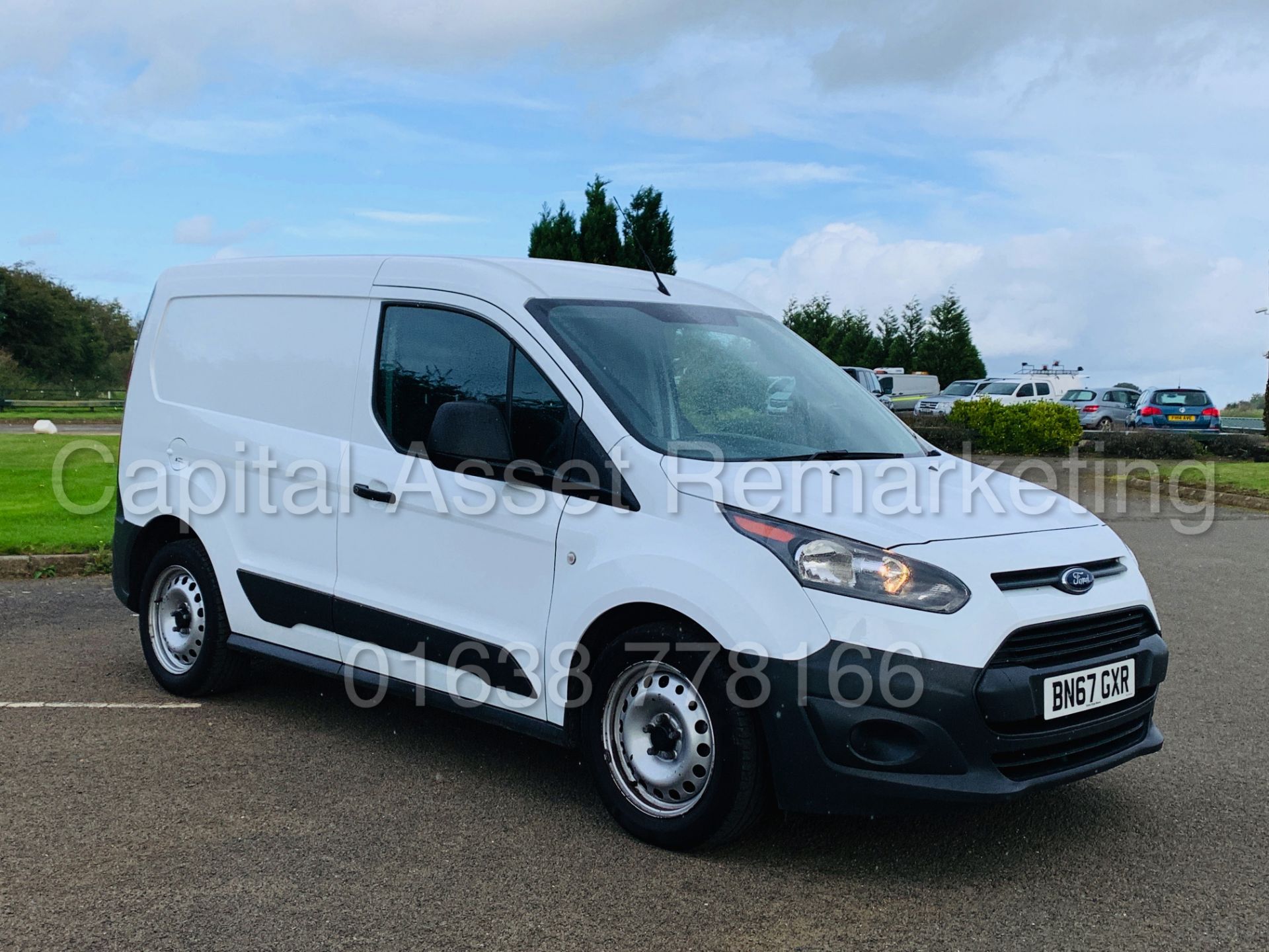 Ford Transit CONNECT 75 T200 *SWB - PANEL VAN* (2018 MODEL) '1.5 TDCI - EURO 6 COMPLIANT' (1 OWNER) - Image 10 of 36