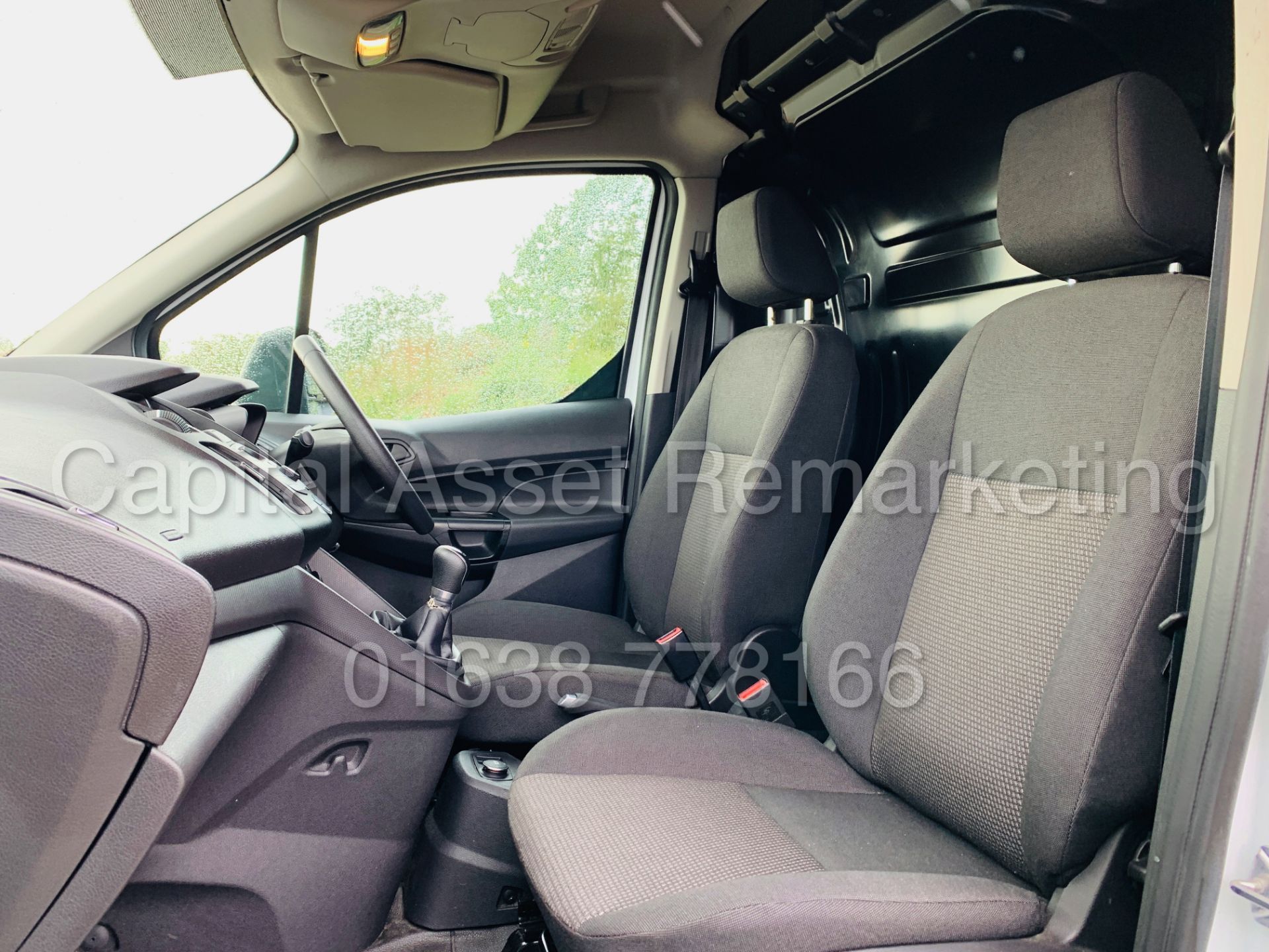 Ford Transit CONNECT 75 T200 *SWB - PANEL VAN* (2018 MODEL) '1.5 TDCI - EURO 6 COMPLIANT' (1 OWNER) - Image 19 of 36