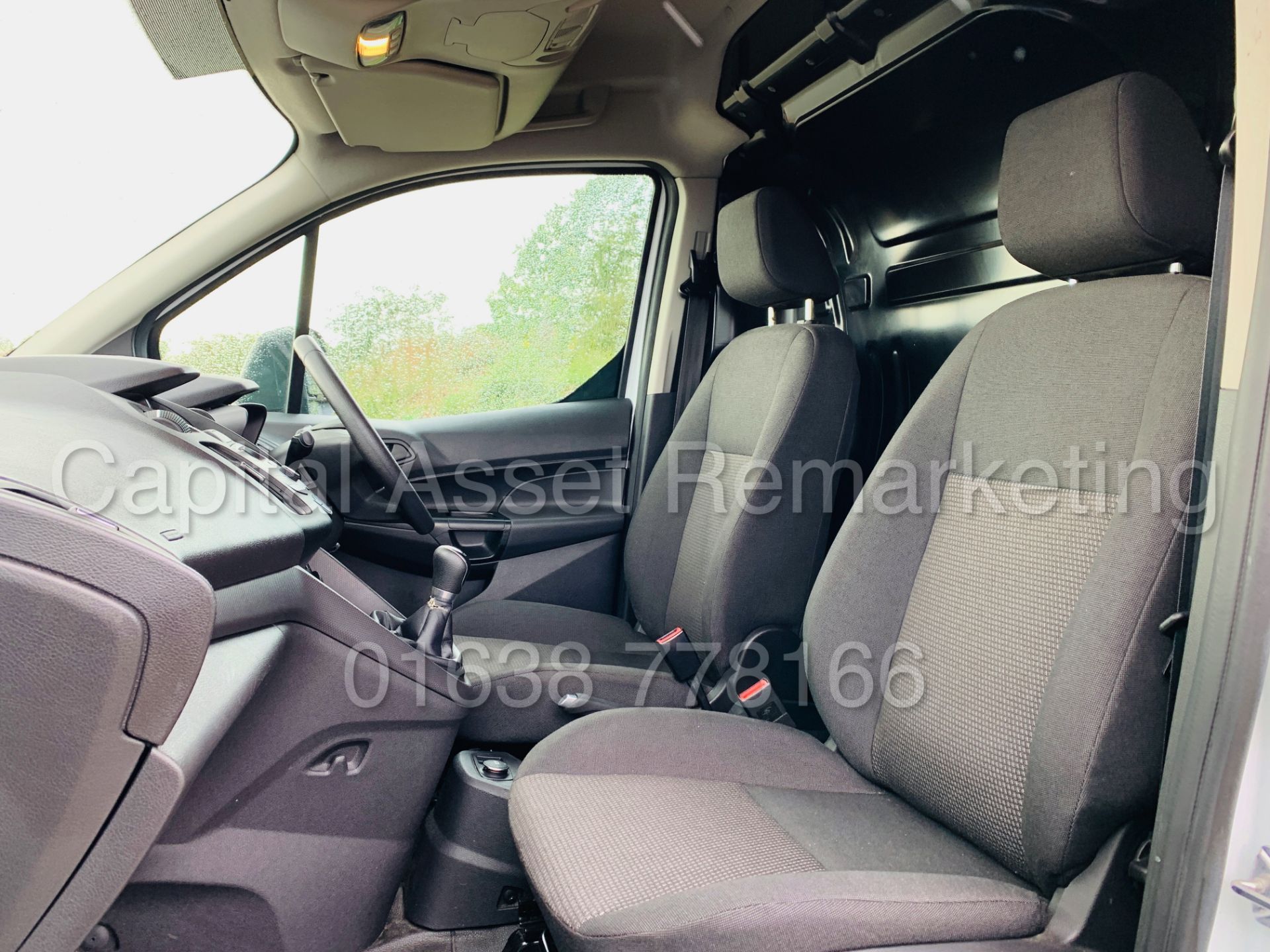 FORD TRANSIT CONNECT 75 T200 *SWB - PANEL VAN* (2018 MODEL) '1.5 TDCI - EURO 6 COMPLIANT' (1 OWNER) - Image 20 of 36