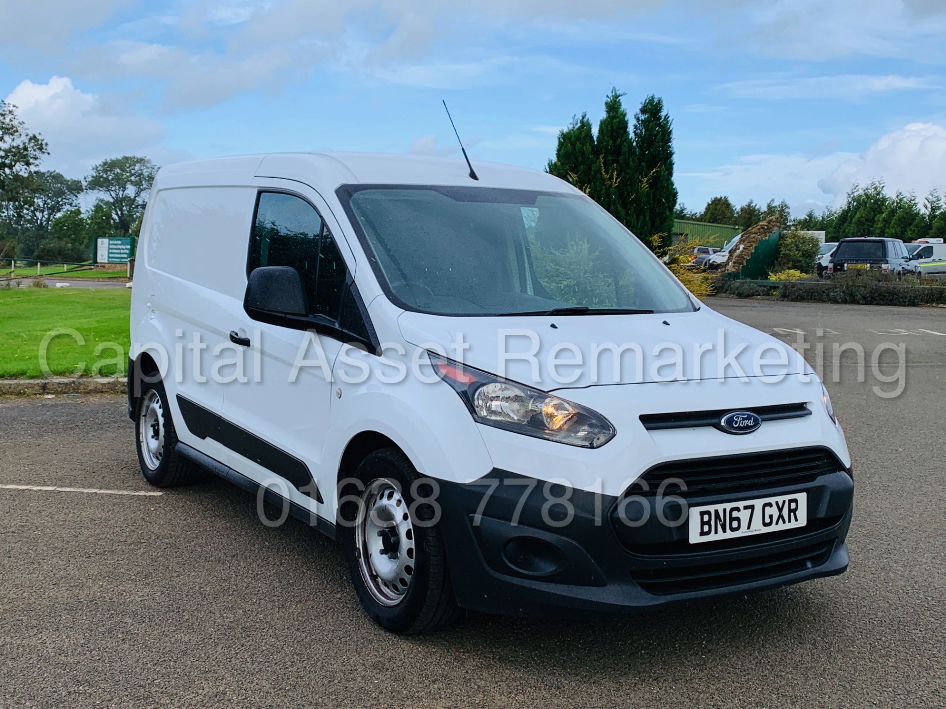 FORD TRANSIT CONNECT 75 T200 *SWB - PANEL VAN* (2018 MODEL) '1.5 TDCI - EURO 6 COMPLIANT' (1 OWNER) - Image 3 of 36