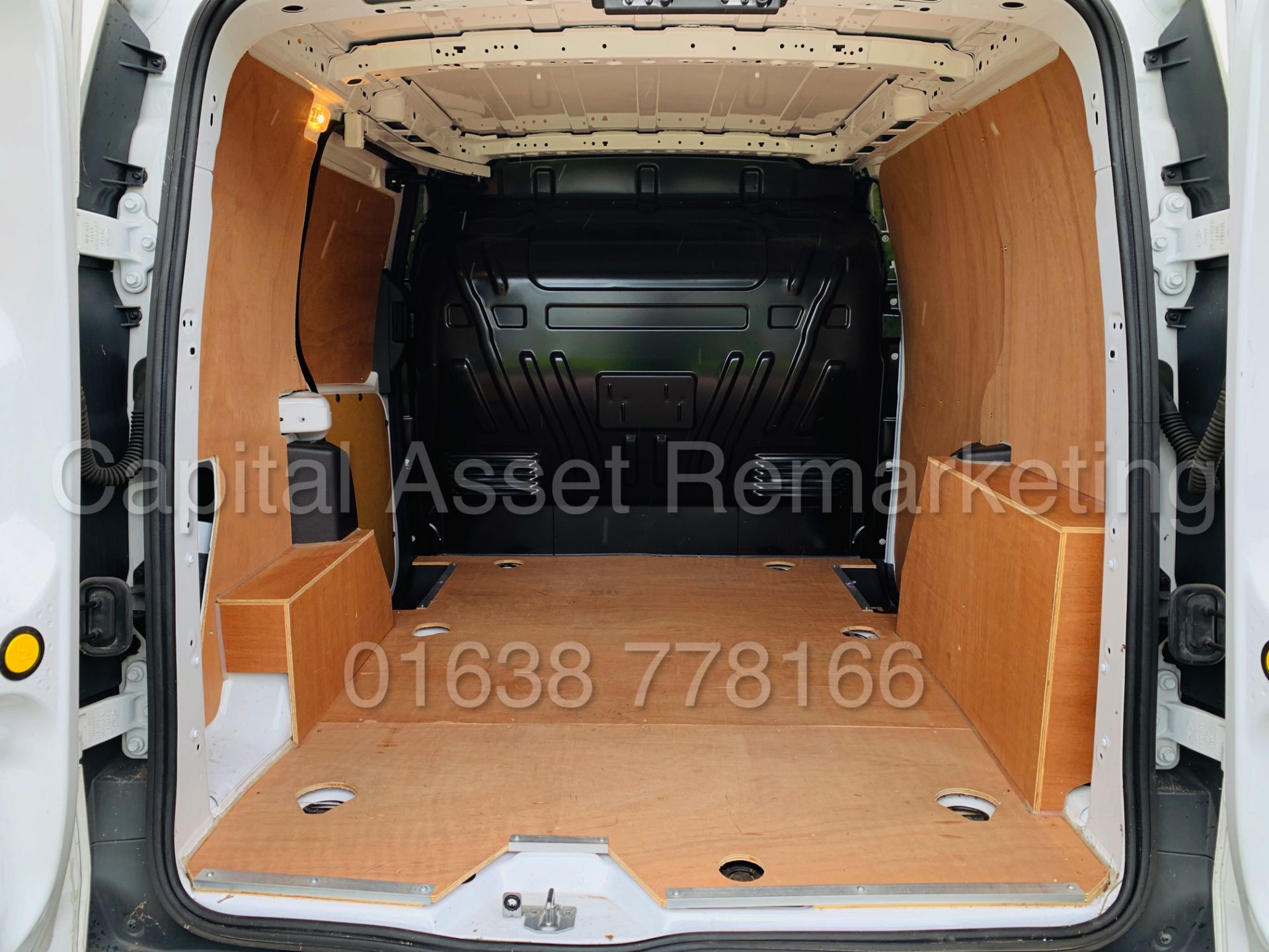 FORD TRANSIT CONNECT 75 T200 *SWB - PANEL VAN* (2018 MODEL) '1.5 TDCI - EURO 6 COMPLIANT' (1 OWNER) - Image 24 of 36