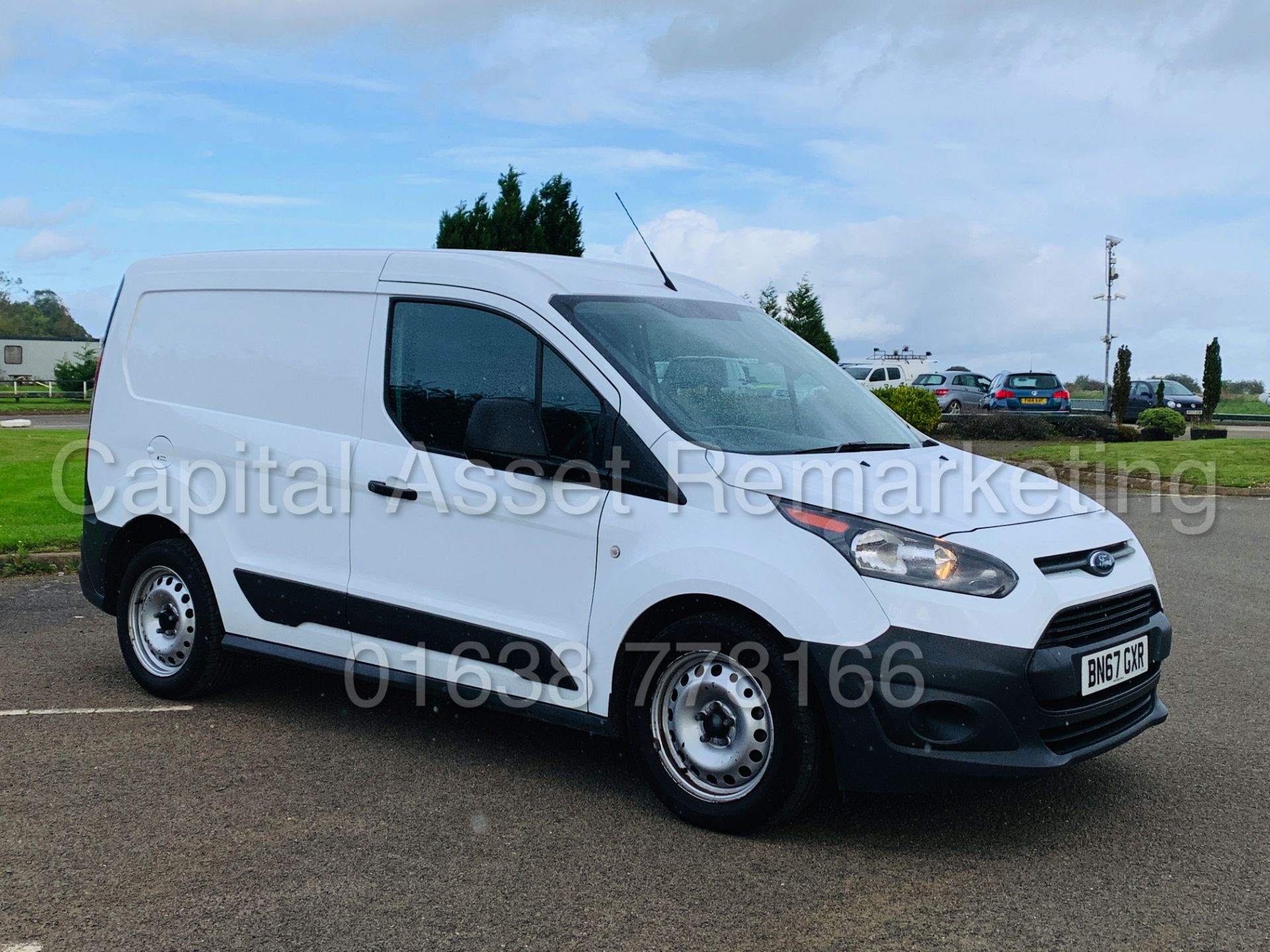 FORD TRANSIT CONNECT 75 T200 *SWB - PANEL VAN* (2018 MODEL) '1.5 TDCI - EURO 6 COMPLIANT' (1 OWNER) - Image 2 of 36
