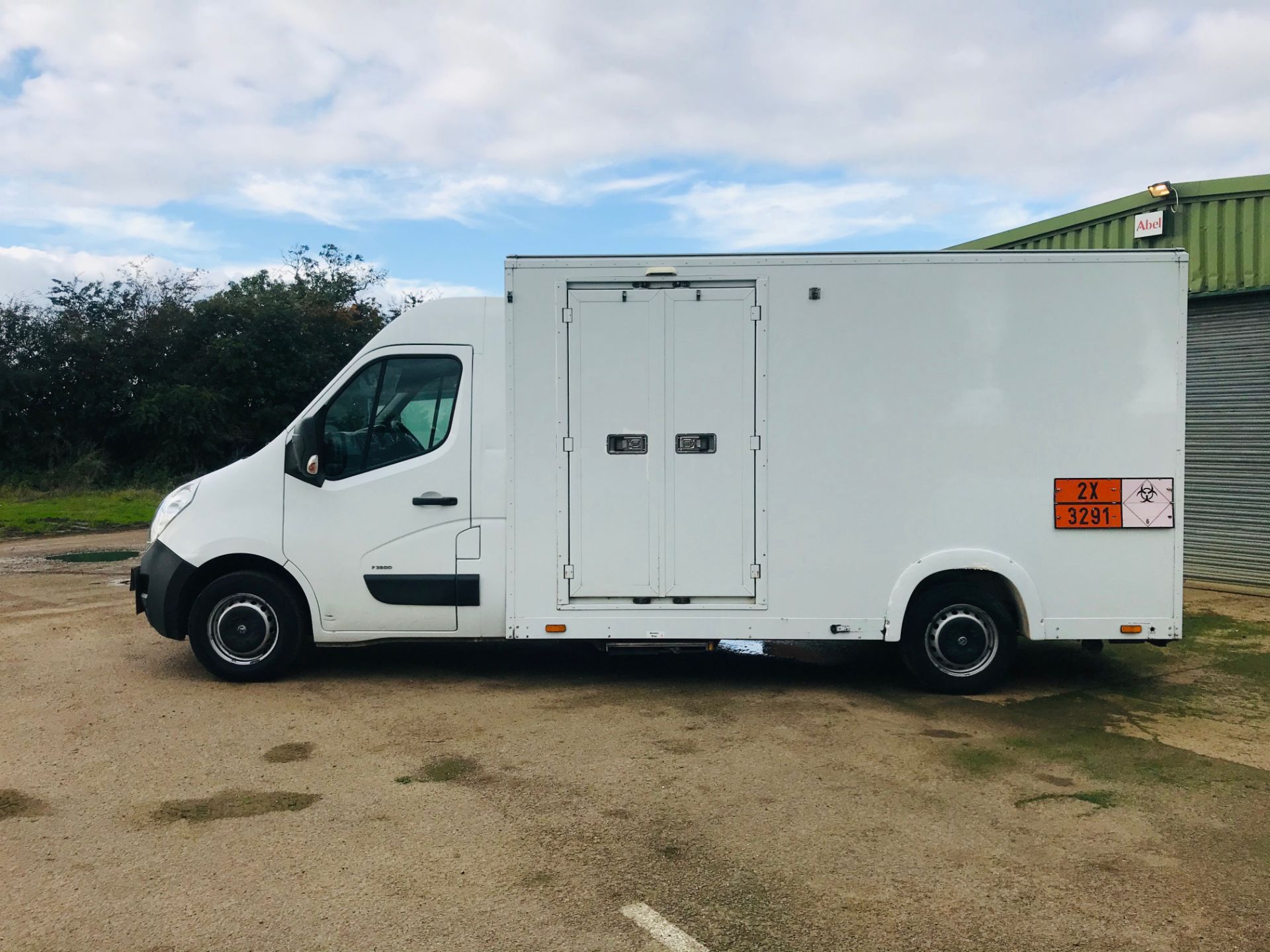 RENAULT MASTER / MOVANO 2.3CDTI 'LWB" LOW LOADER BOX VAN - 15 REG - 1 OWNER - FSH