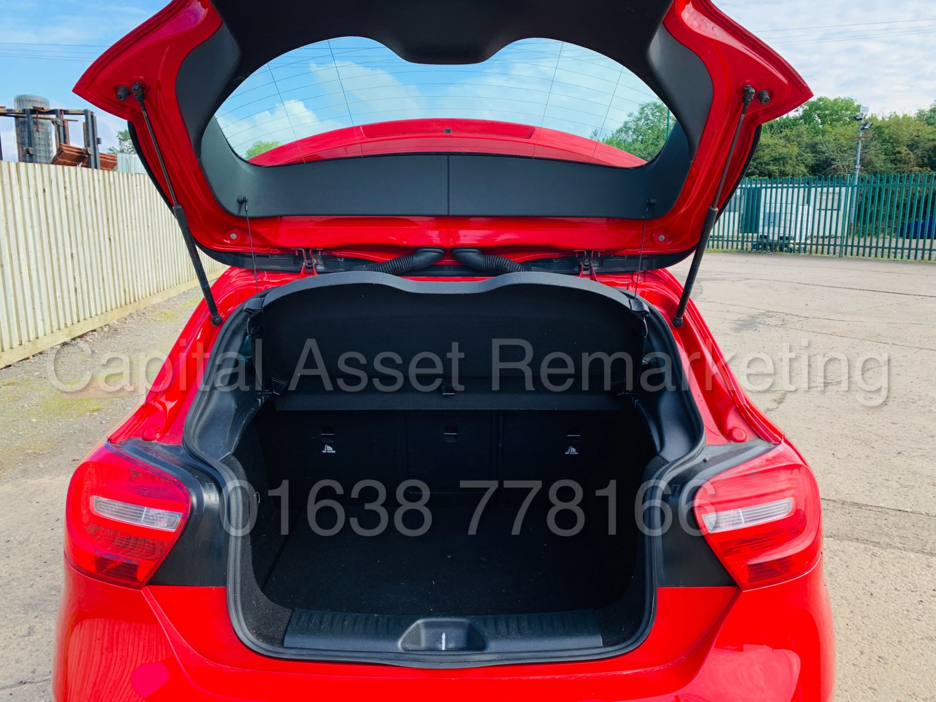 MERCEDES-BENZ A180 *5 DOOR HATCHBACK* (2015 - NEW MODEL) '1.5 CDI - 7-G TRONIC AUTO' **HUGE SPEC** - Image 24 of 43