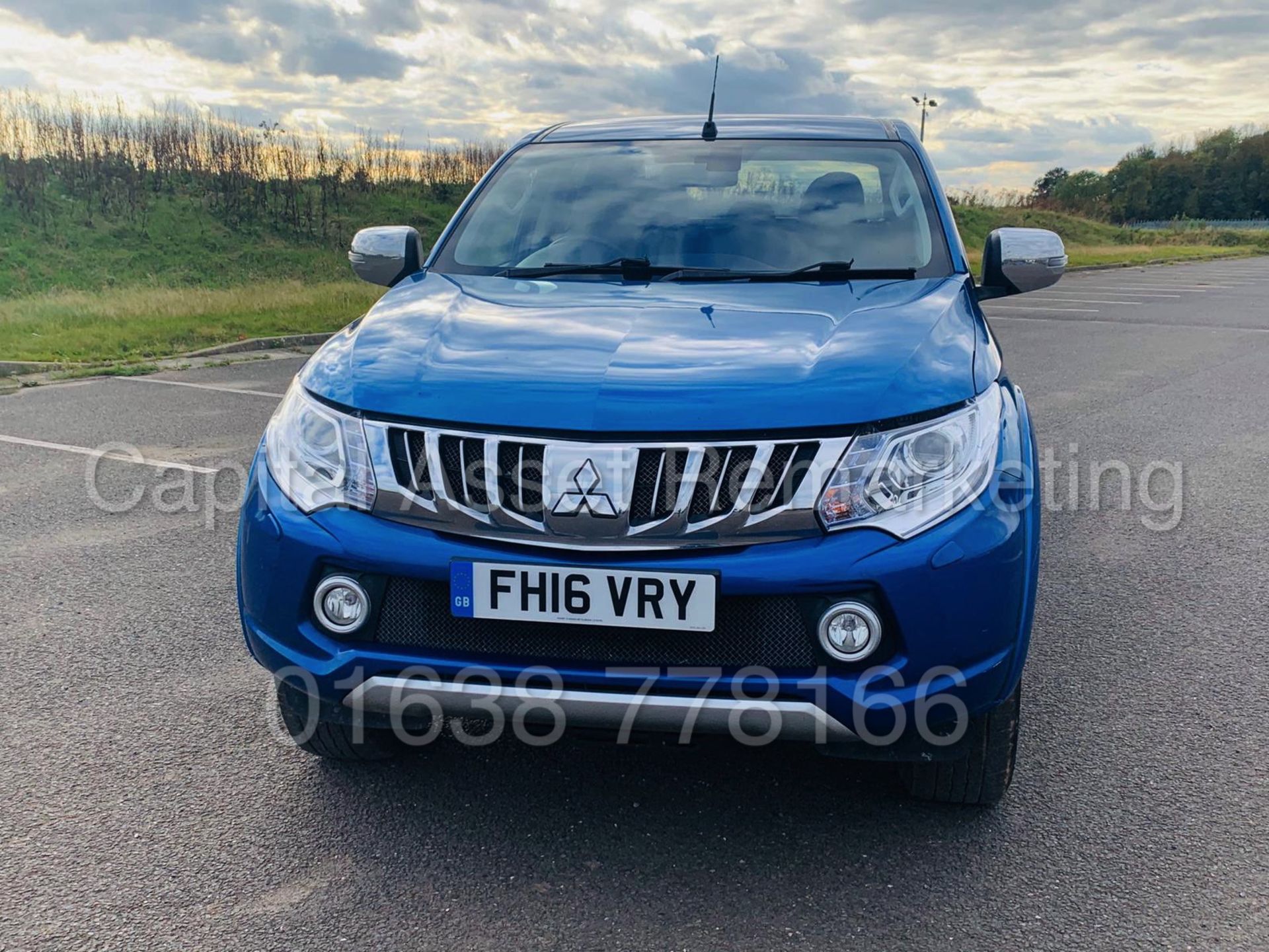 MITSUBISHI L200 *BARBARIAN EDITION* D/CAB PICK-UP (2016 - NEW MODEL) '2.4 Di-D - 178 BHP' *TOP SPEC* - Image 5 of 55