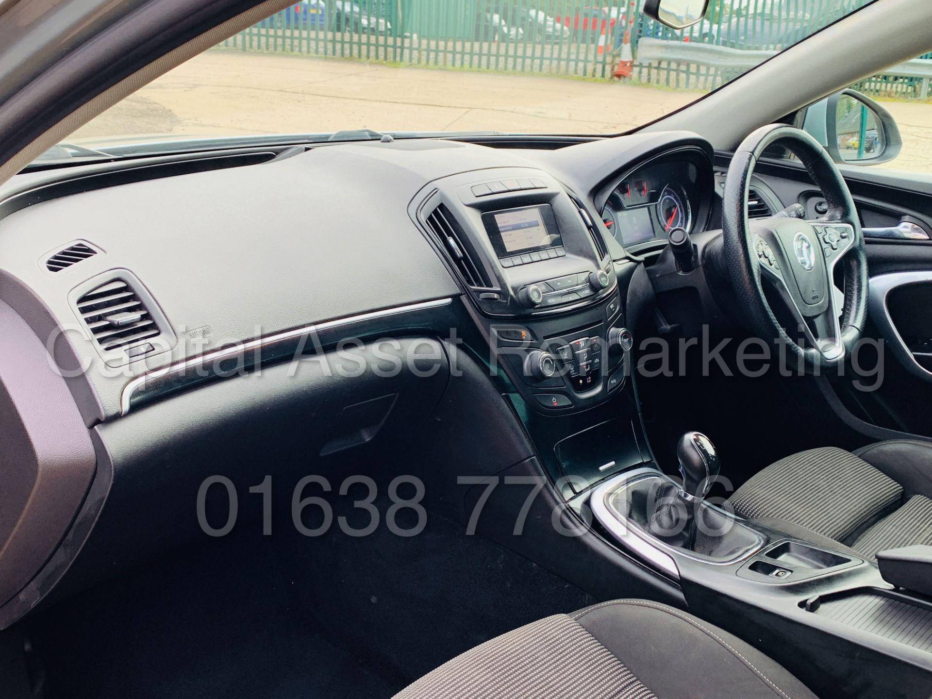 VAUXHALL INSIGNIA *SRI EDITION* (2015 - NEW MODEL) '2.0 CDTI - STOP/START - 6 SPEED' (1 OWNER) - Image 21 of 40