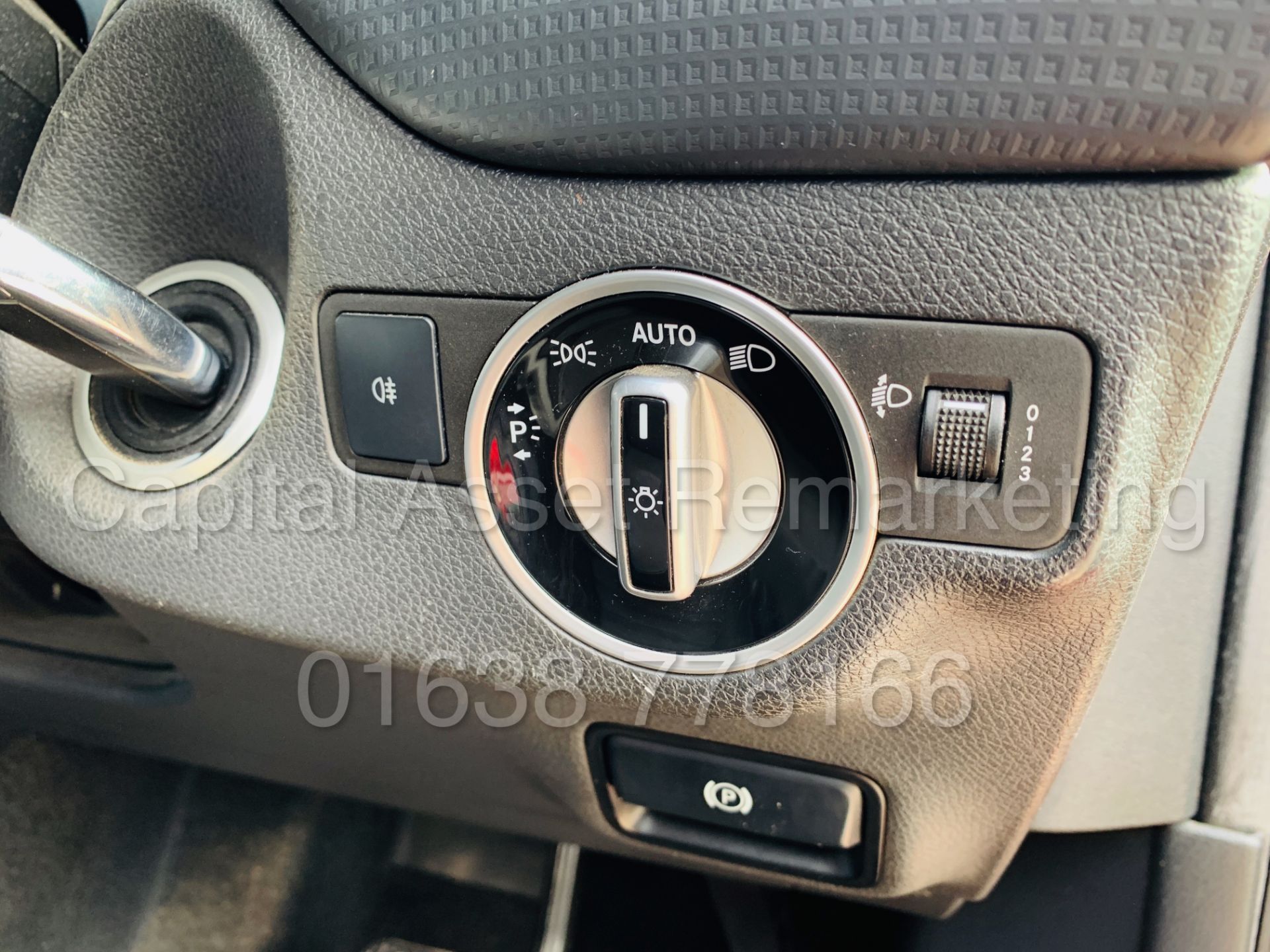 MERCEDES-BENZ A180 *5 DOOR HATCHBACK* (2015 - NEW MODEL) '1.5 CDI - 7-G TRONIC AUTO' **HUGE SPEC** - Image 31 of 43