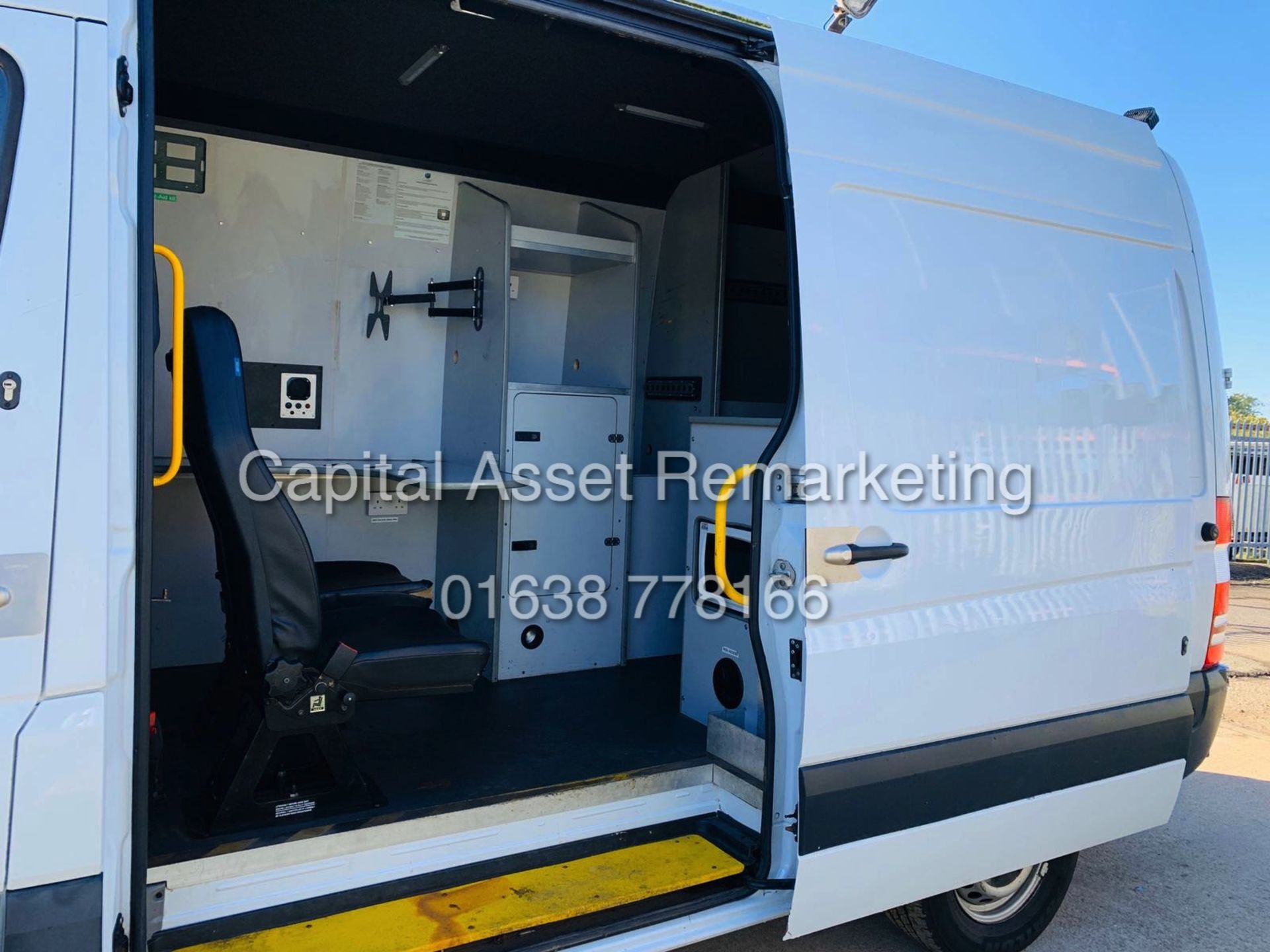 MERCEDES SPRINTER 313CDI MWB / HI TOP (2015) 5 SEATER MESSING / WELFARE UNIT - 1 OWNER *RARE* - Image 46 of 47