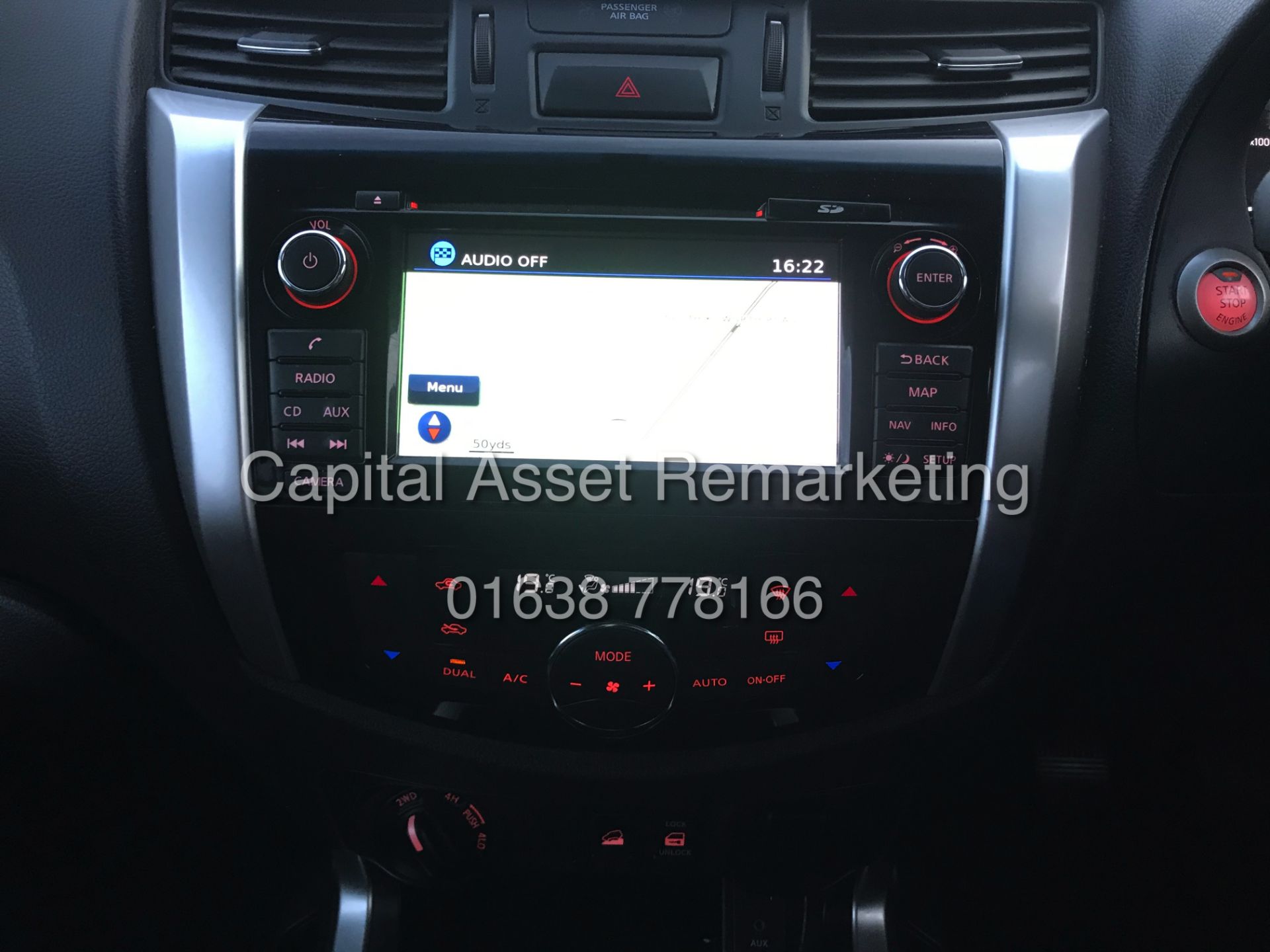 NISSAN NAVARA 2.3DCI "TEKNA" D/C (2017 MODEL) 1 OWNER FSH - SAT NAV - LEATHER - CLIMATE / AIR CON - Image 17 of 27