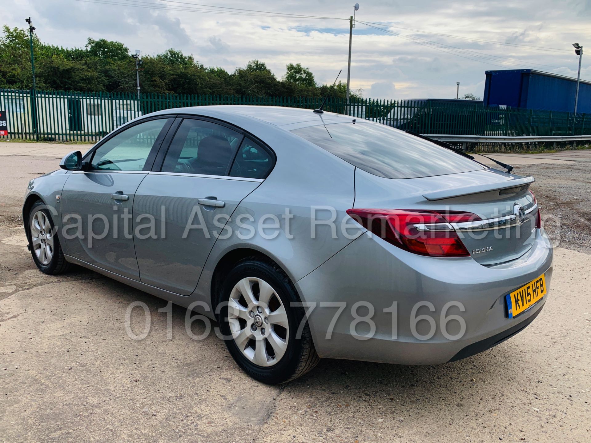 (On Sale) VAUXHALL INSIGNIA *SRI EDITION* (2015) '2.0 CDTI - STOP/START - 6 SPEED' (1 OWNER) - Image 8 of 40