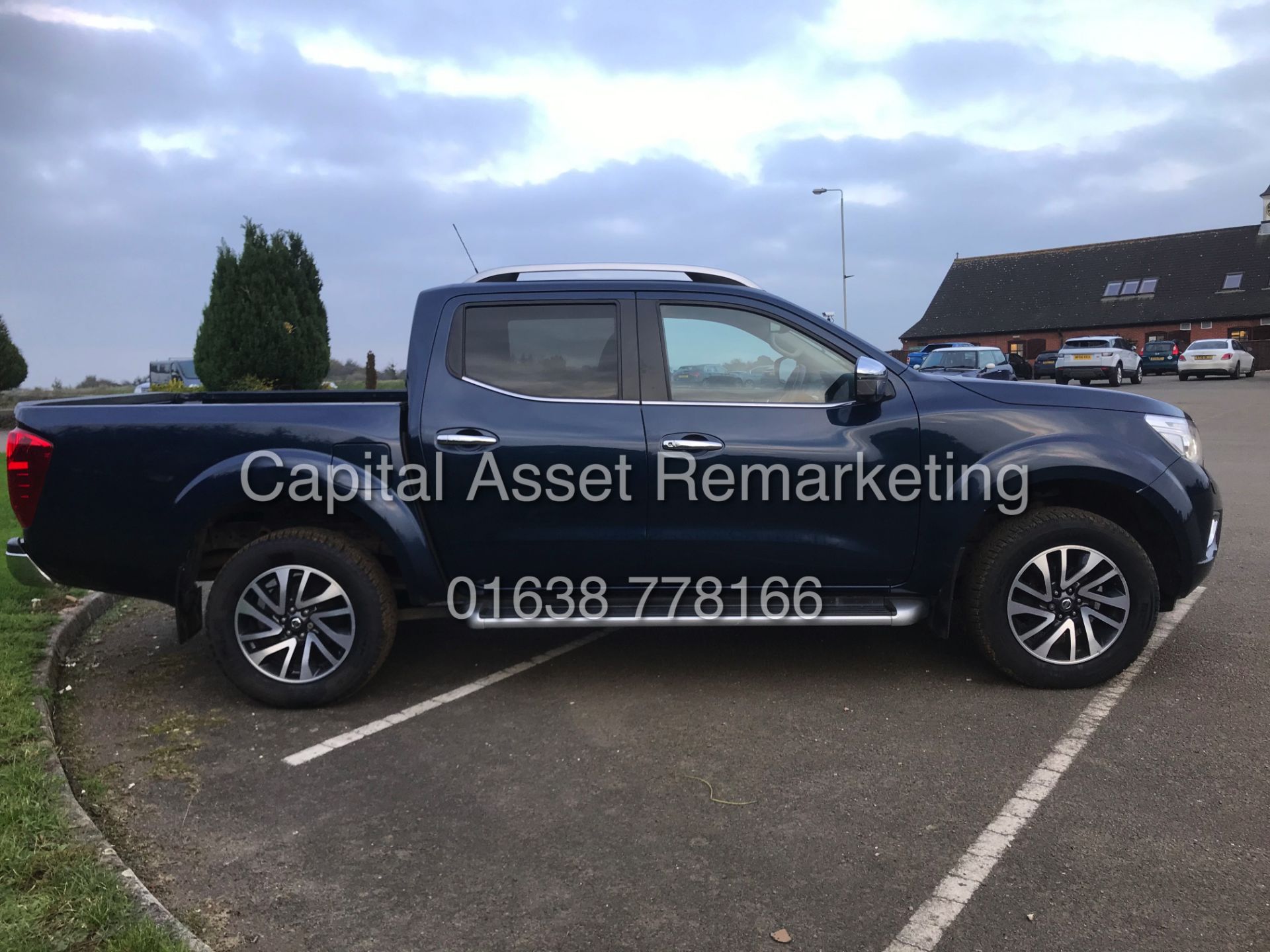 NISSAN NAVARA 2.3DCI "TEKNA" D/C (2017 MODEL) 1 OWNER FSH - SAT NAV - LEATHER - CLIMATE / AIR CON - Image 7 of 27