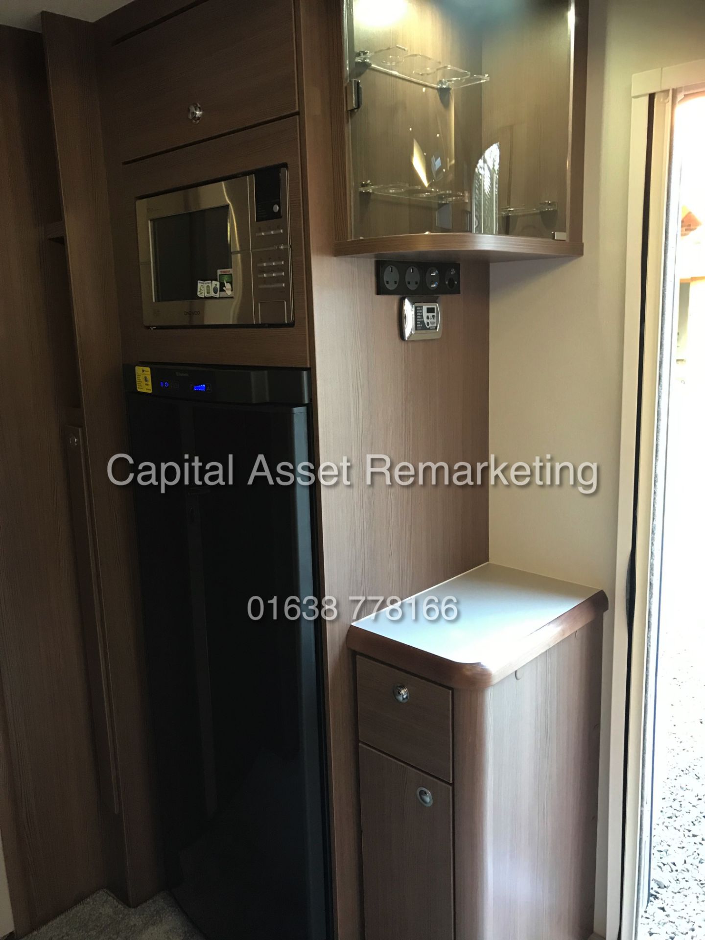 (ON SALE) BUCCANEER COMMODORE (2018 MODEL) LUXURY CARAVAN *TOP SPEC* NEW AROUND £37,000-END BEDROOM - Image 17 of 33