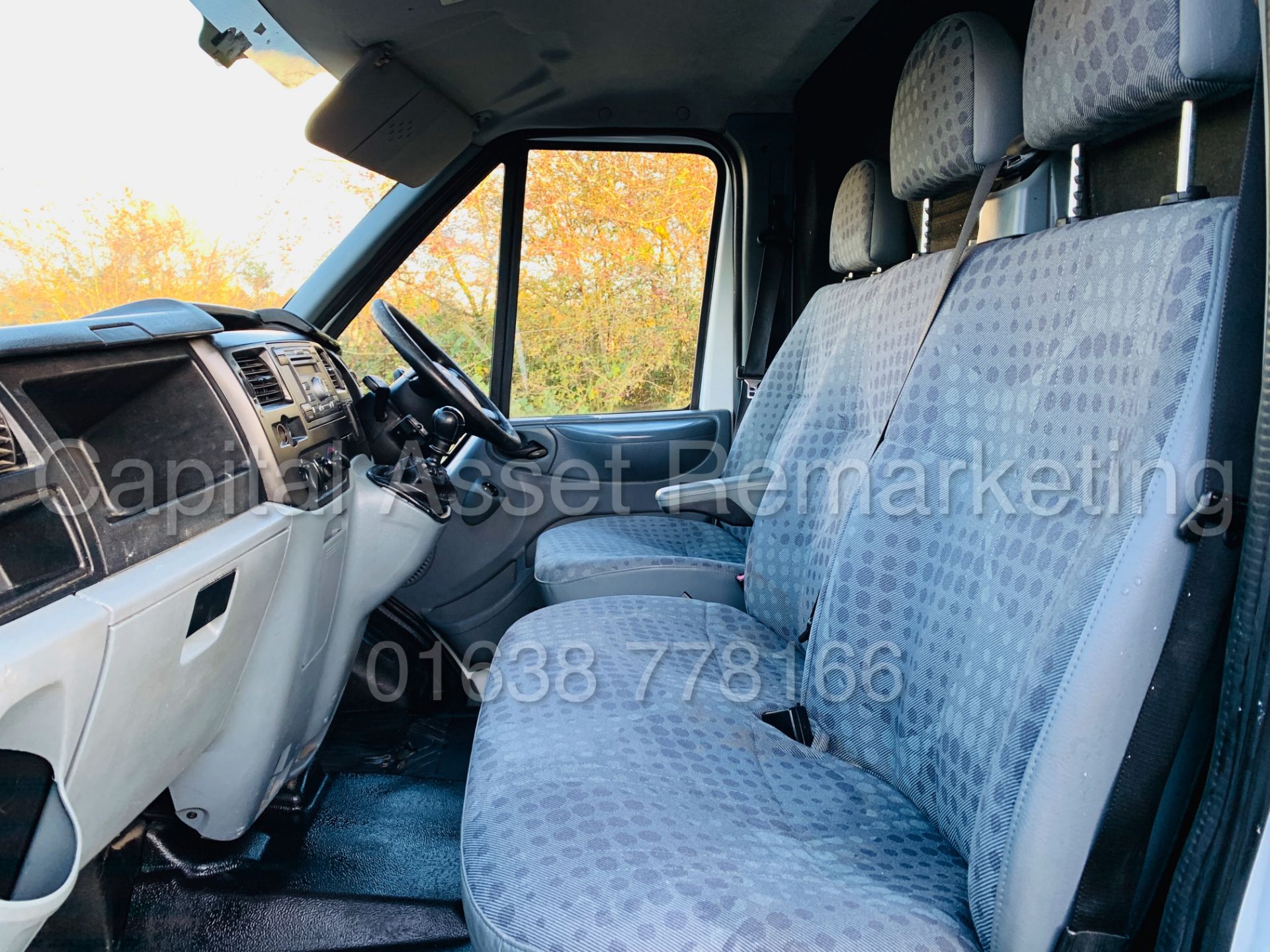 FORD TRANSIT 100 T280 FWD *SWB - PANEL VAN* (2014 MODEL) '2.2 TDCI - 100 BHP - 6 SPEED' (1 OWNER) - Image 17 of 32