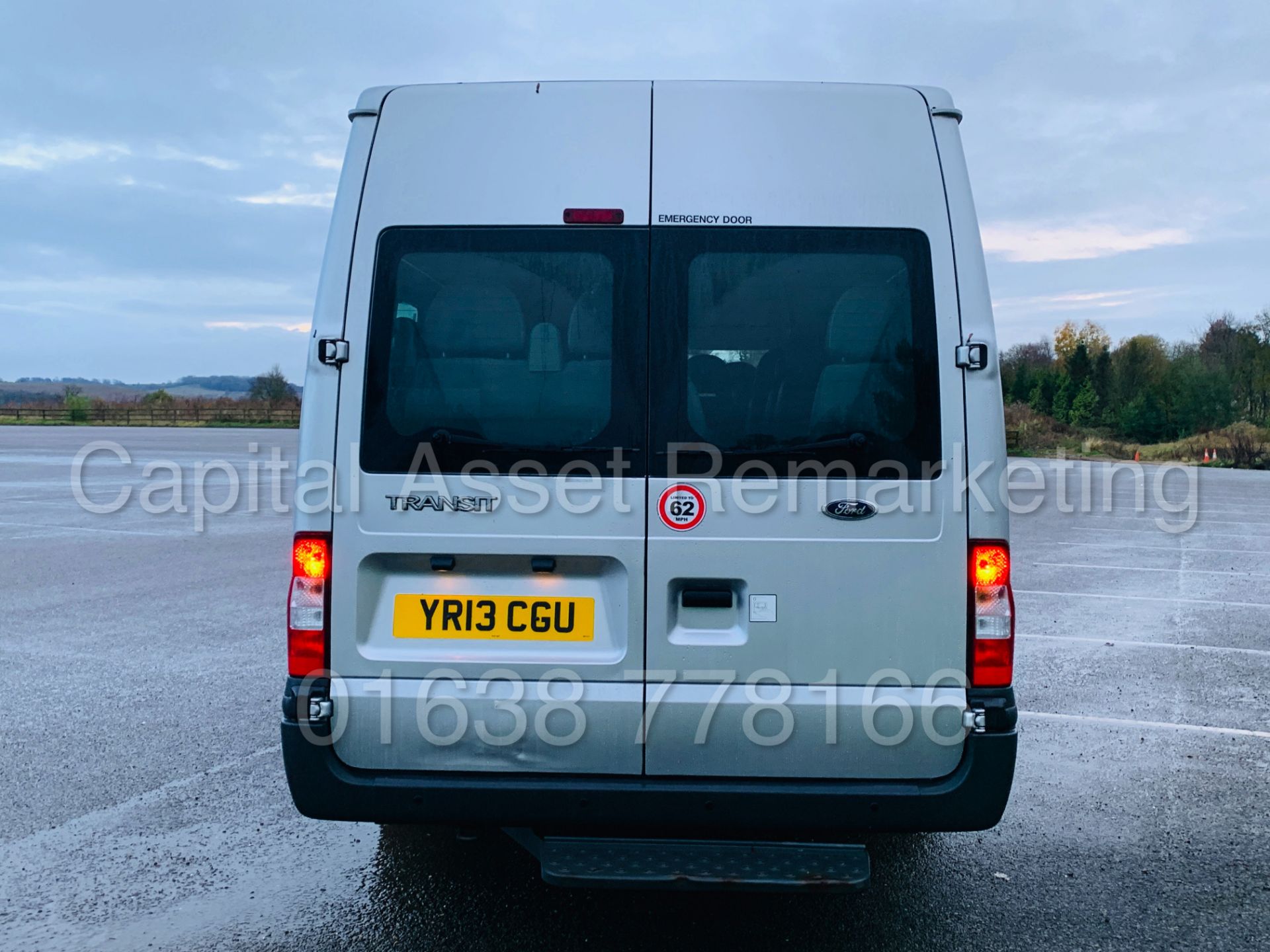 FORD TRANSIT 135 T430 RWD *XLWB -17 SEATER MINI-BUS* (2013) '2.2 TDCI - 135 BHP - 6 SPEED' (1 OWNER) - Bild 7 aus 43