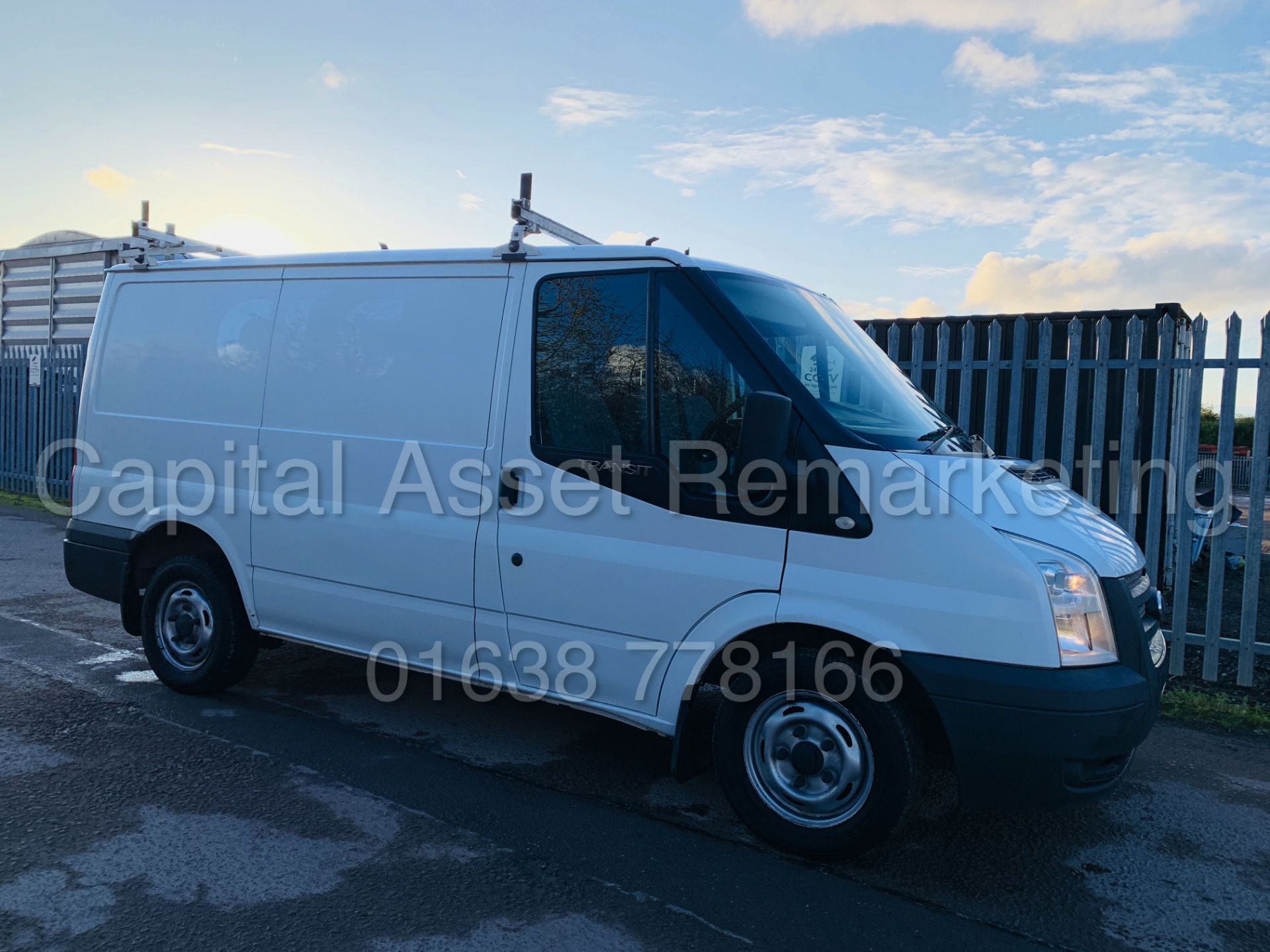 FORD TRANSIT 100 T280 FWD *SWB - PANEL VAN* (2014 MODEL) '2.2 TDCI - 100 BHP - 6 SPEED' (1 OWNER) - Bild 11 aus 32