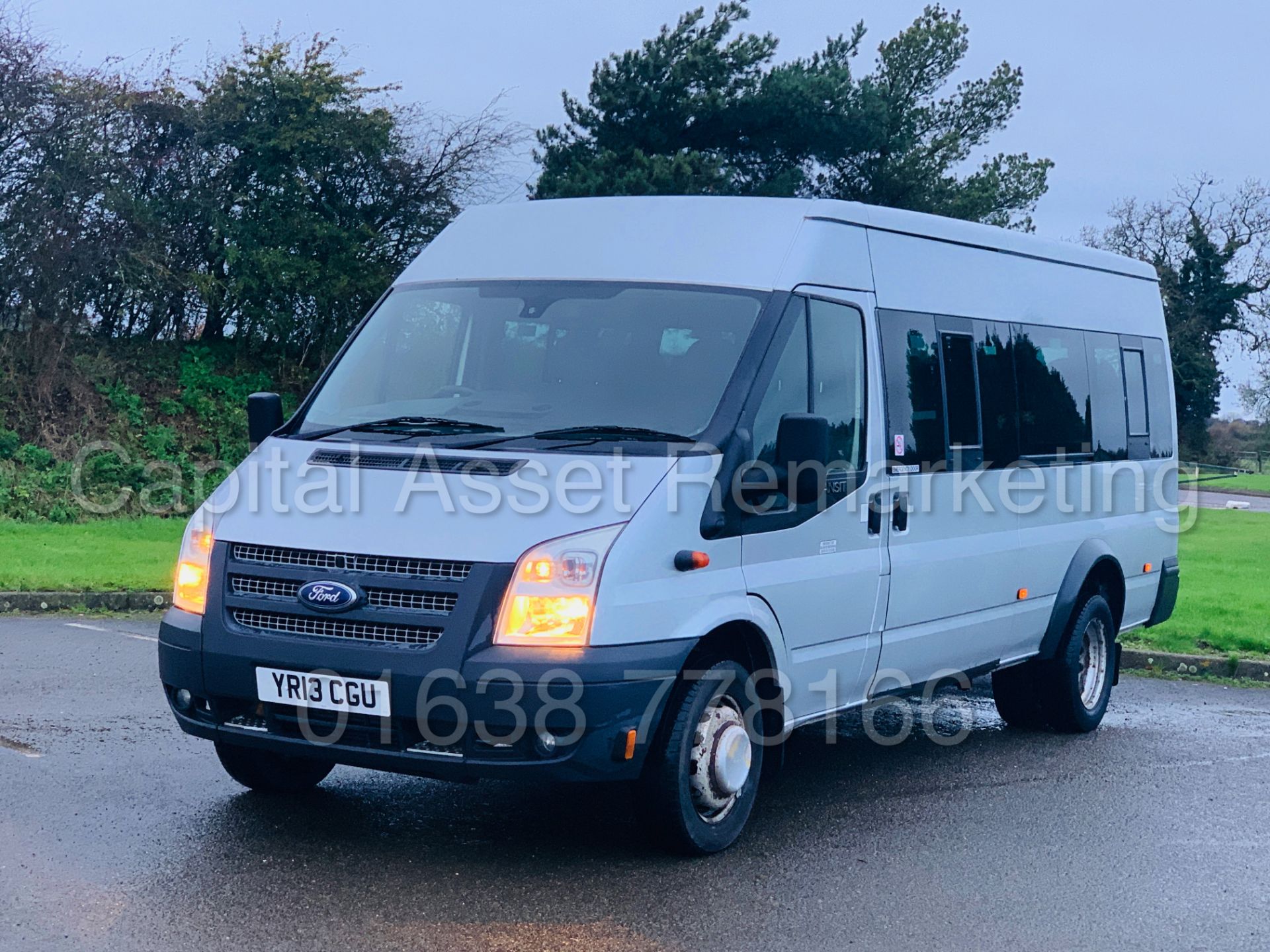 FORD TRANSIT 135 T430 RWD *XLWB -17 SEATER MINI-BUS* (2013) '2.2 TDCI - 135 BHP - 6 SPEED' (1 OWNER) - Bild 2 aus 43