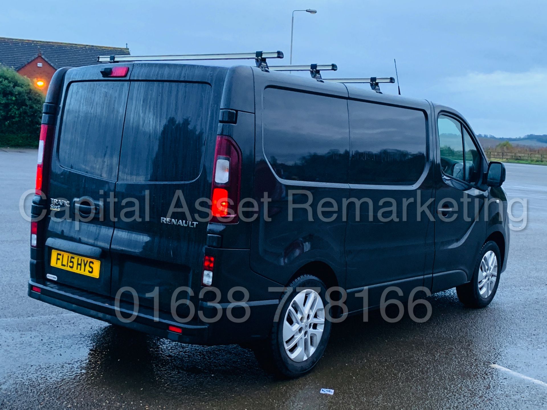 RENAULT TRAFIC *SPORT ENERGY* SWB (2015 - NEW MODEL) '1.6 DCI - 120 BHP - 6 SPEED' *SAT NAV - A/C* - Image 8 of 39