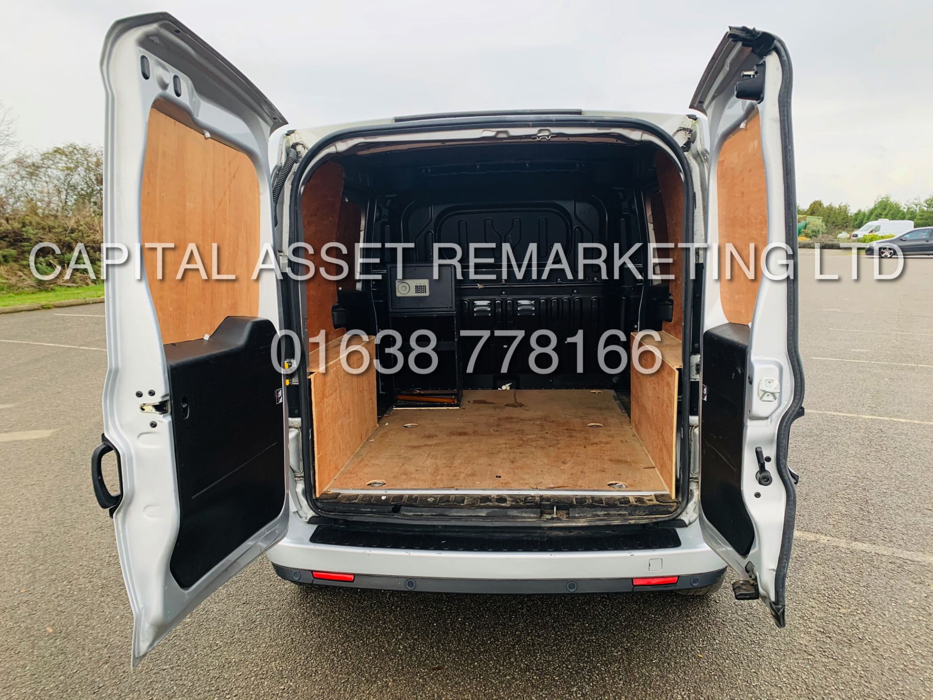 (On Sale) VAUXHALL COMBO 2000 CDTI *SPORTIVE* SWB - PANEL VAN (2015 - NEW MODEL) *AIR CON* (1 OWNER) - Image 11 of 23