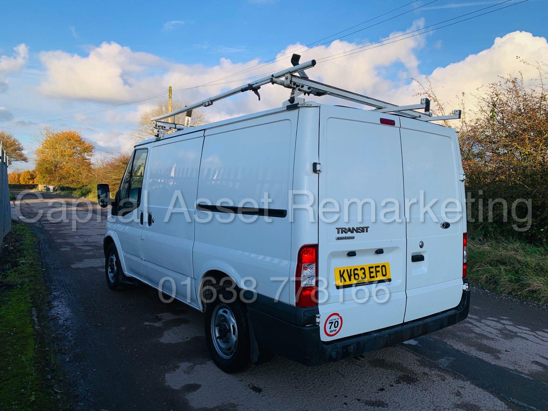 FORD TRANSIT 100 T280 FWD *SWB - PANEL VAN* (2014 MODEL) '2.2 TDCI - 100 BHP - 6 SPEED' (1 OWNER) - Image 6 of 32