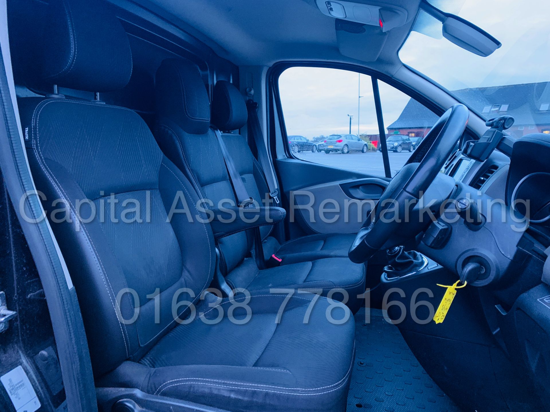 RENAULT TRAFIC *SPORT ENERGY* SWB (2015 - NEW MODEL) '1.6 DCI - 120 BHP - 6 SPEED' *SAT NAV - A/C* - Image 24 of 39