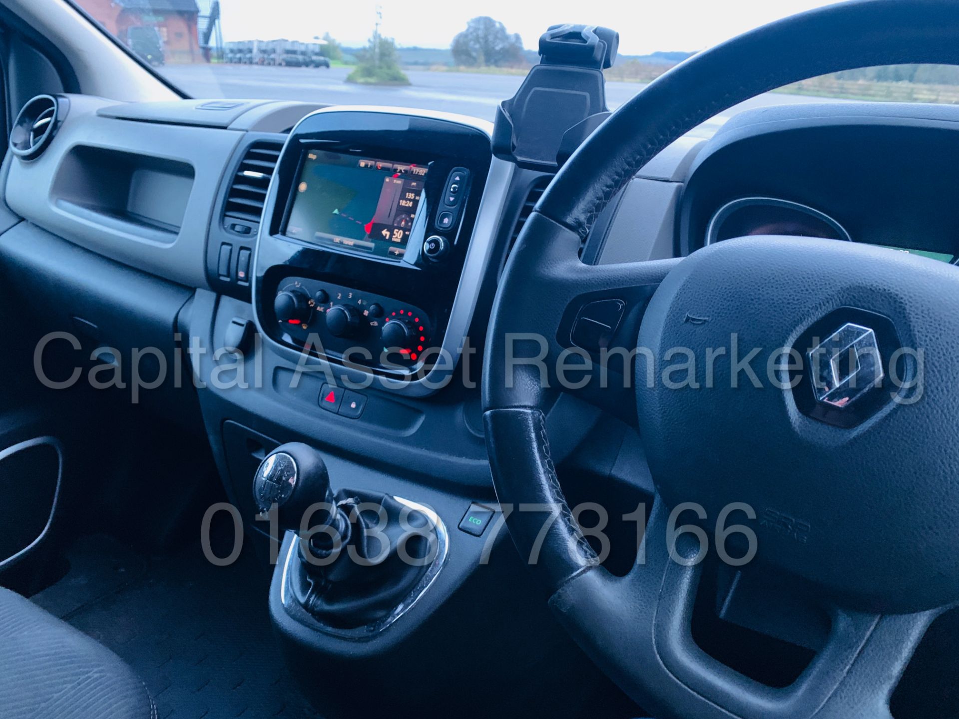 RENAULT TRAFIC *SPORT ENERGY* SWB (2015 - NEW MODEL) '1.6 DCI - 120 BHP - 6 SPEED' *SAT NAV - A/C* - Image 29 of 39