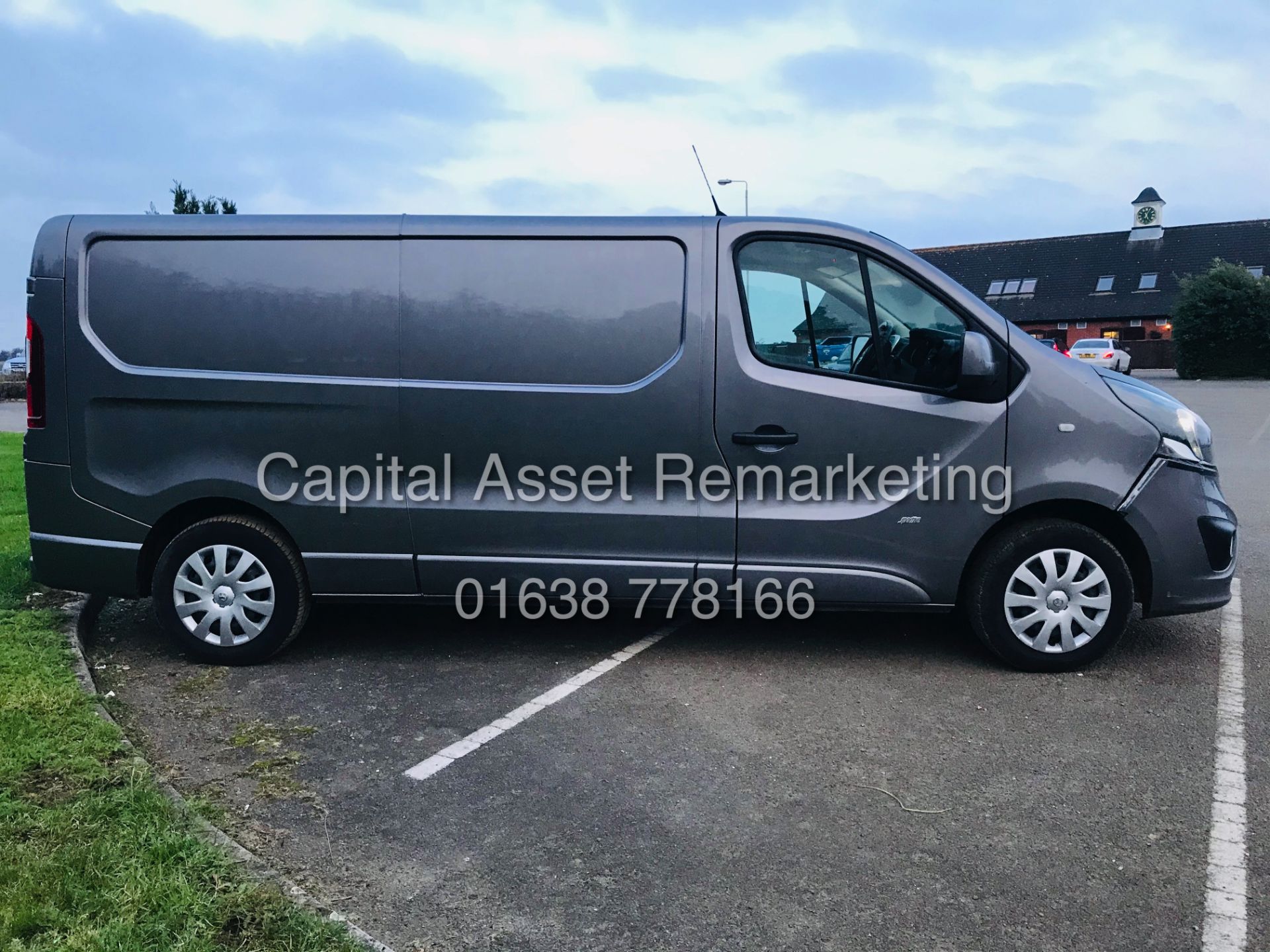 (ON SALE) VAUXHALL VIVARO "SPORT" LWB - 65 REG - AIR CON - MET PAINT - CRUISE - PARKING SENSORS - Image 7 of 17