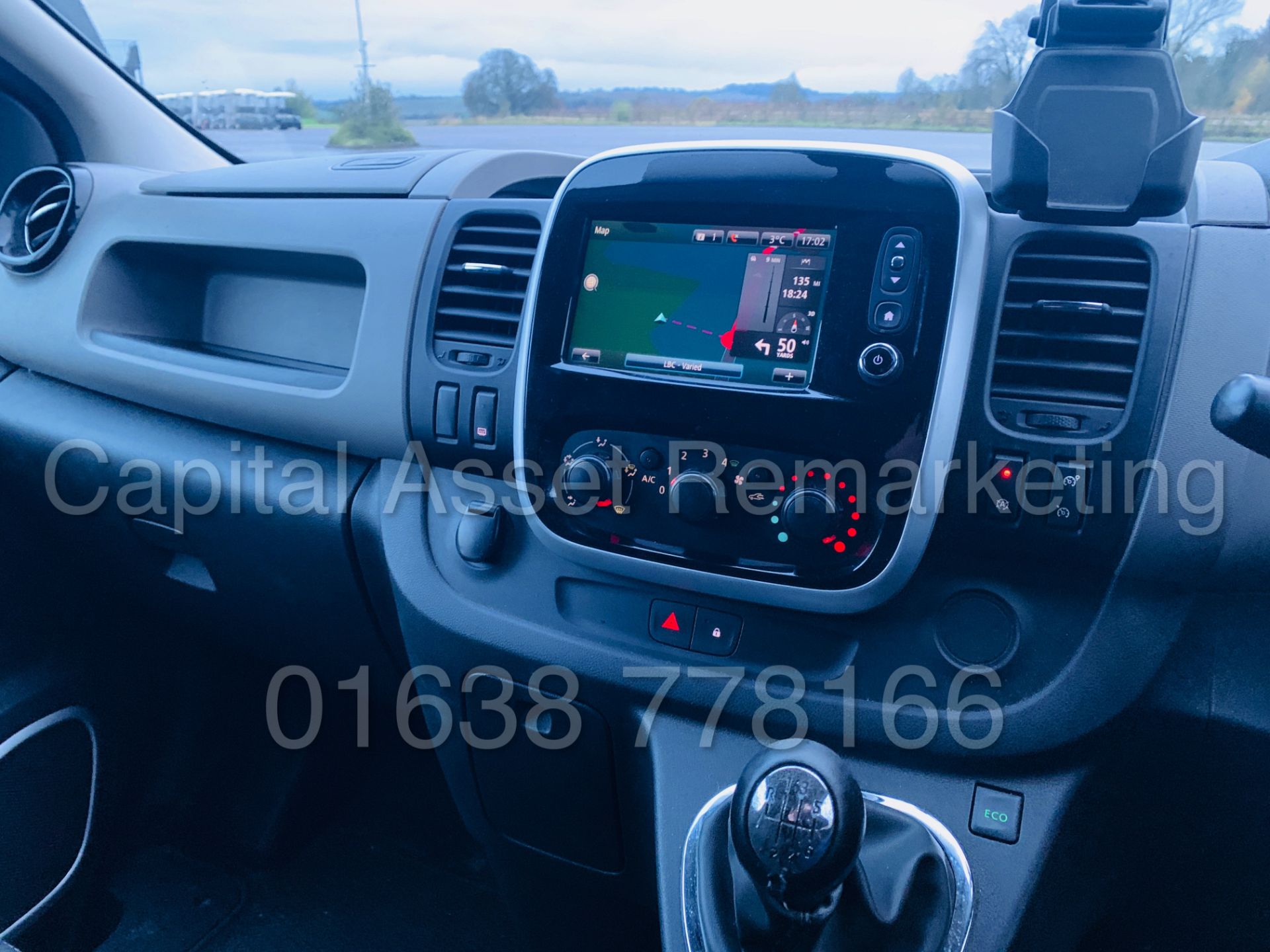 RENAULT TRAFIC *SPORT ENERGY* SWB (2015 - NEW MODEL) '1.6 DCI - 120 BHP - 6 SPEED' *SAT NAV - A/C* - Bild 32 aus 39