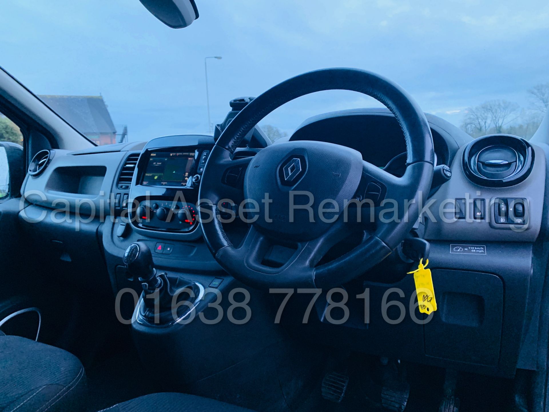 RENAULT TRAFIC *SPORT ENERGY* SWB (2015 - NEW MODEL) '1.6 DCI - 120 BHP - 6 SPEED' *SAT NAV - A/C* - Image 27 of 39