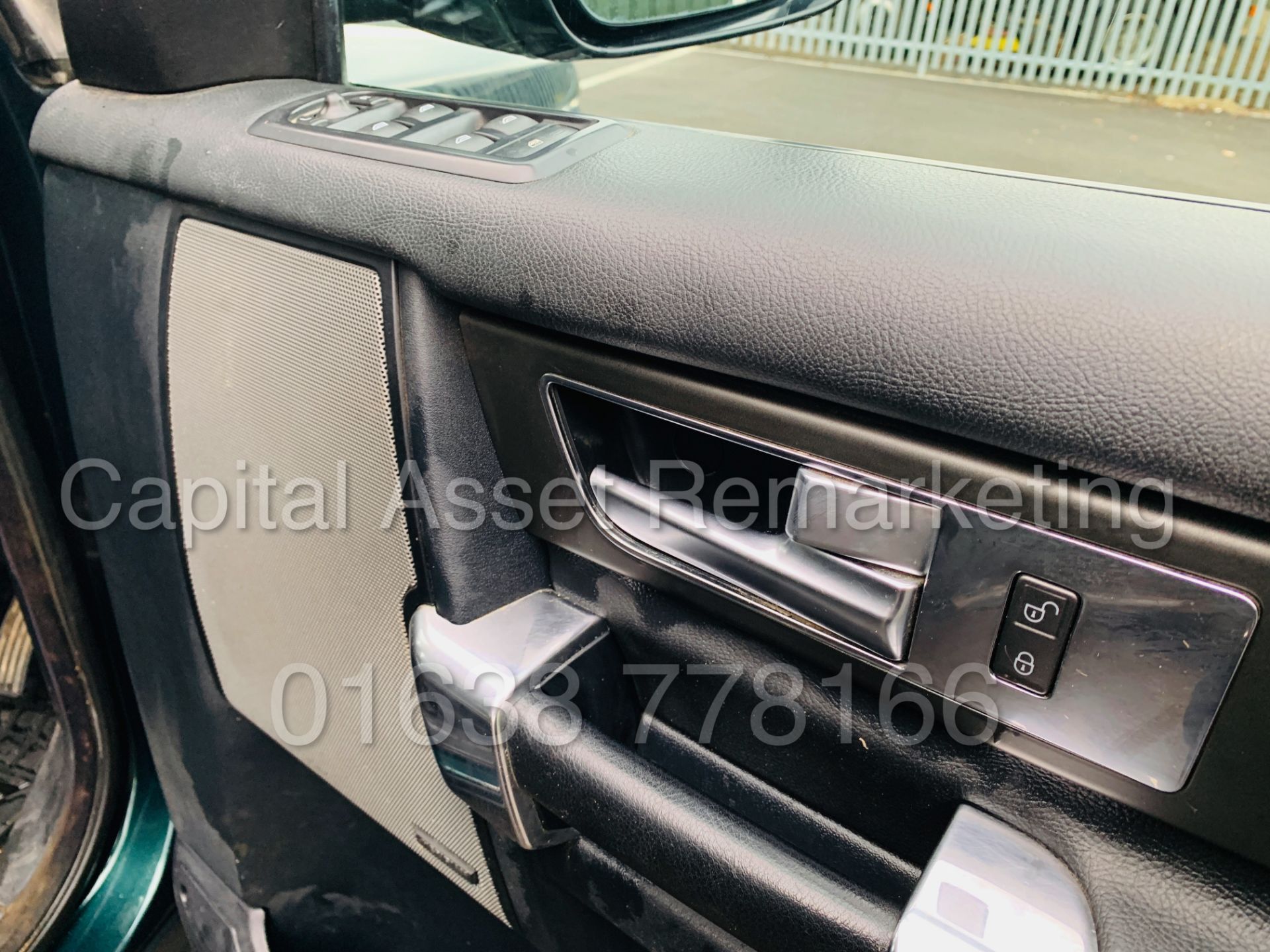 LAND ROVER DISCOVERY 4 *XS EDITION* UTILITY COMMERCIAL (2014) '3.0 SDV6 - 8 SPEED AUTO' *TOP SPEC* - Image 42 of 49