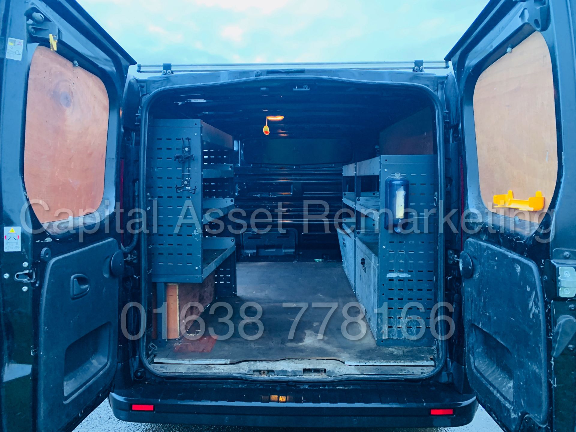 RENAULT TRAFIC *SPORT ENERGY* SWB (2015 - NEW MODEL) '1.6 DCI - 120 BHP - 6 SPEED' *SAT NAV - A/C* - Image 22 of 39