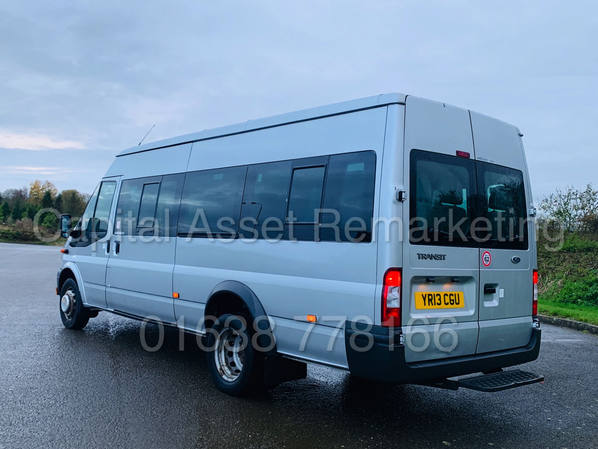 FORD TRANSIT 135 T430 RWD *XLWB -17 SEATER MINI-BUS* (2013) '2.2 TDCI - 135 BHP - 6 SPEED' (1 OWNER) - Bild 6 aus 43