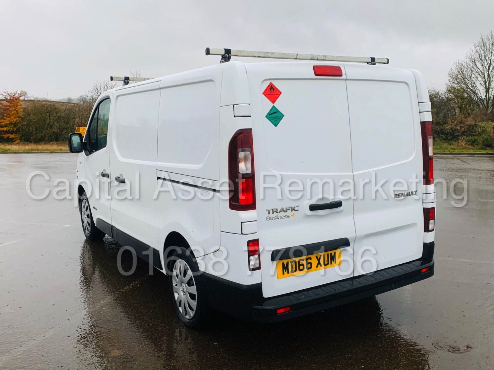 RENAULT TRAFIC SL27 *BUSINESS PLUS* SWB PANEL VAN (2017) '1.6 DCI - 120 BHP - 6 SPEED' **AIR CON** - Image 6 of 24