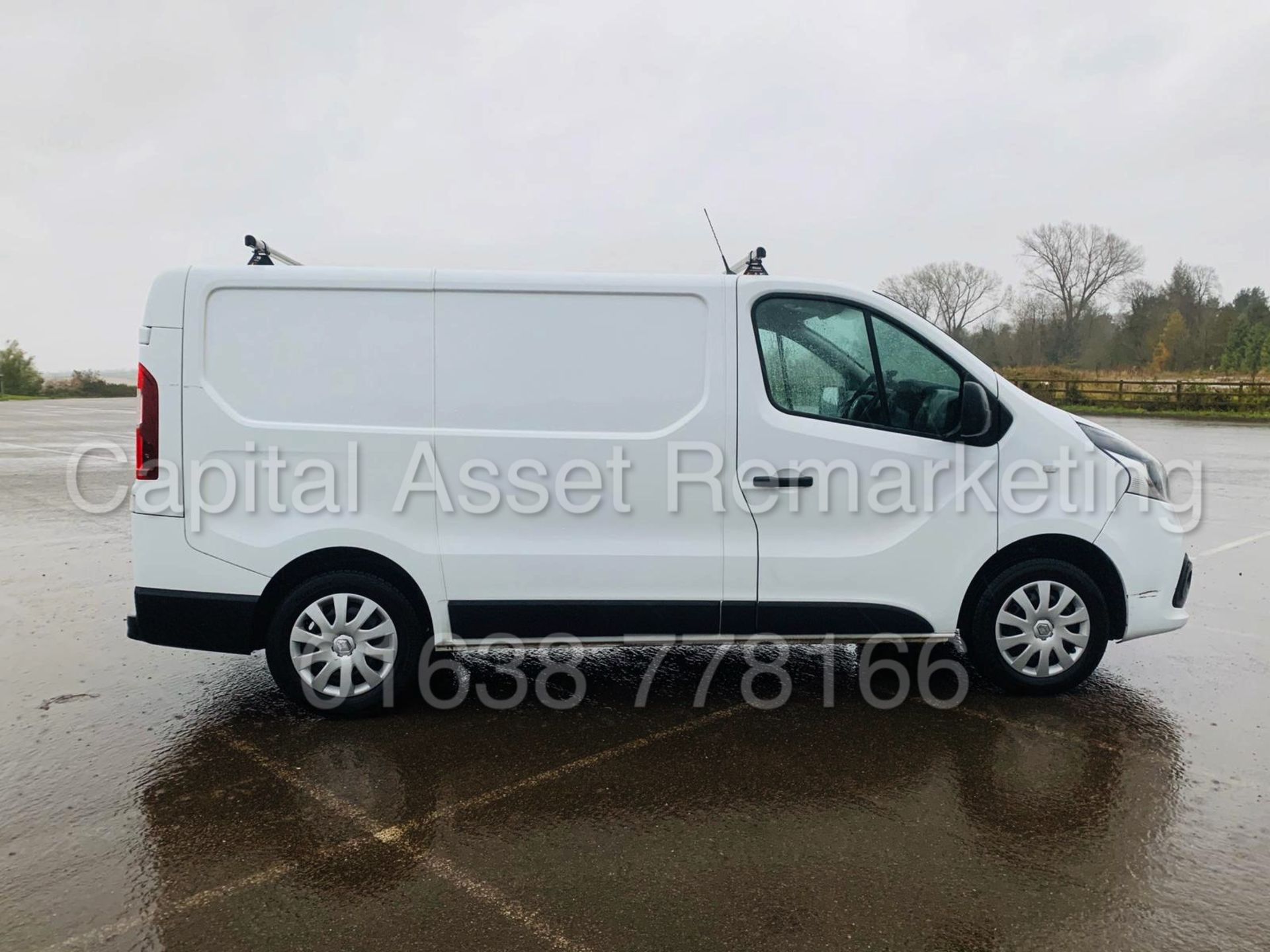 RENAULT TRAFIC SL27 *BUSINESS PLUS* SWB PANEL VAN (2017) '1.6 DCI - 120 BHP - 6 SPEED' **AIR CON** - Image 9 of 24