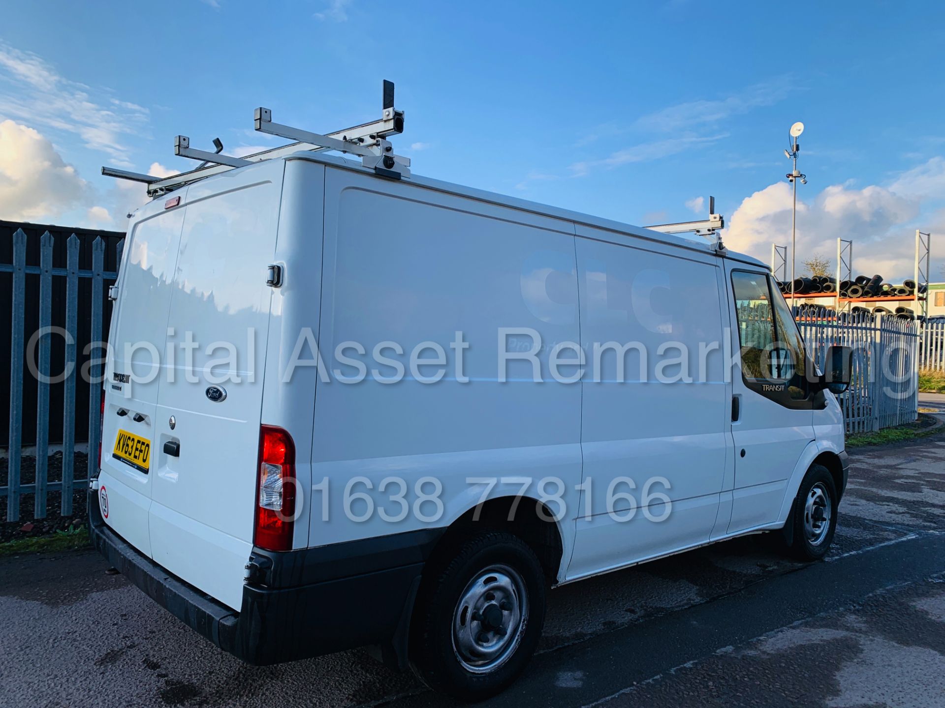 FORD TRANSIT 100 T280 FWD *SWB - PANEL VAN* (2014 MODEL) '2.2 TDCI - 100 BHP - 6 SPEED' (1 OWNER) - Image 10 of 32