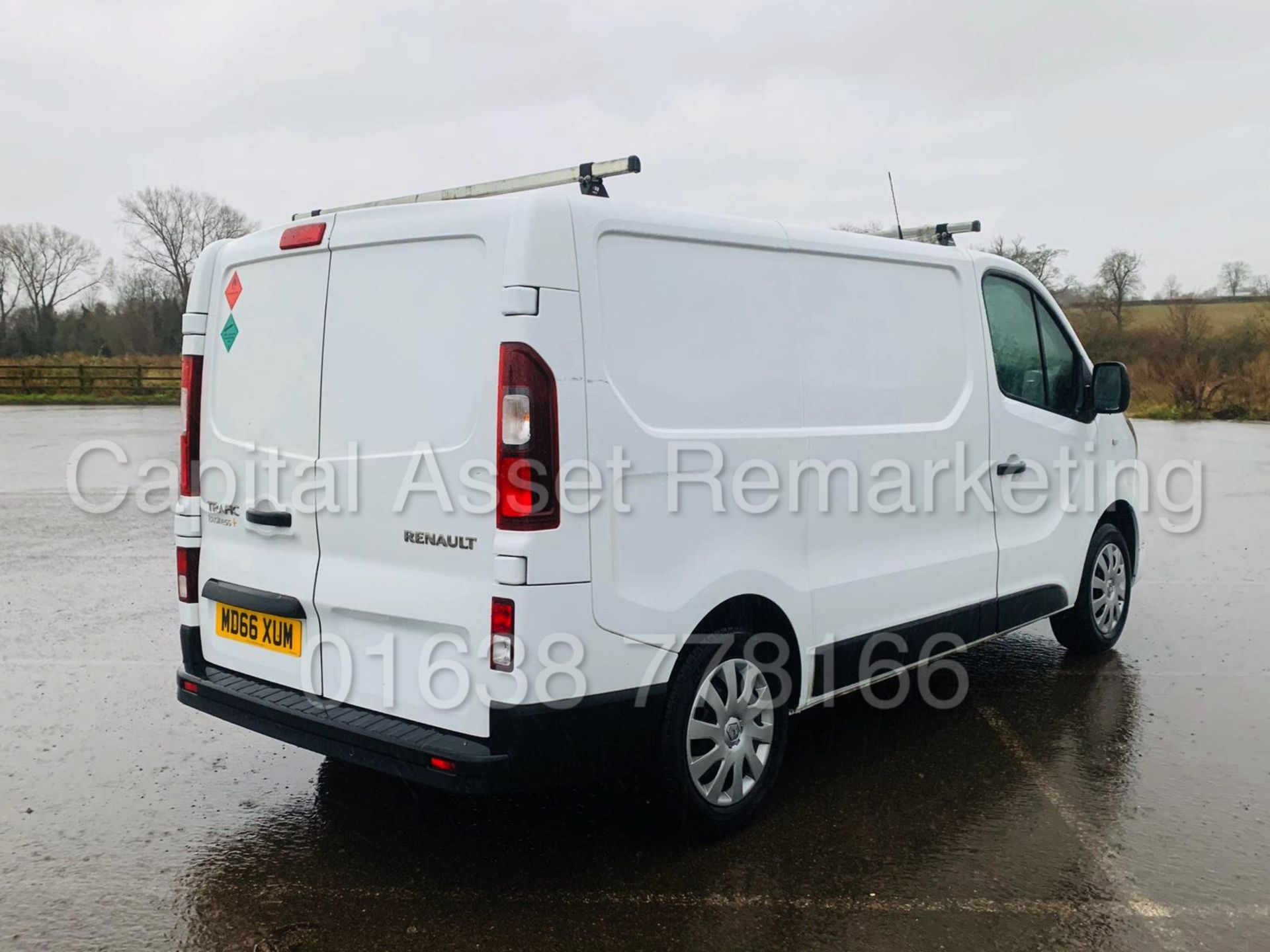 RENAULT TRAFIC SL27 *BUSINESS PLUS* SWB PANEL VAN (2017) '1.6 DCI - 120 BHP - 6 SPEED' **AIR CON** - Image 8 of 24