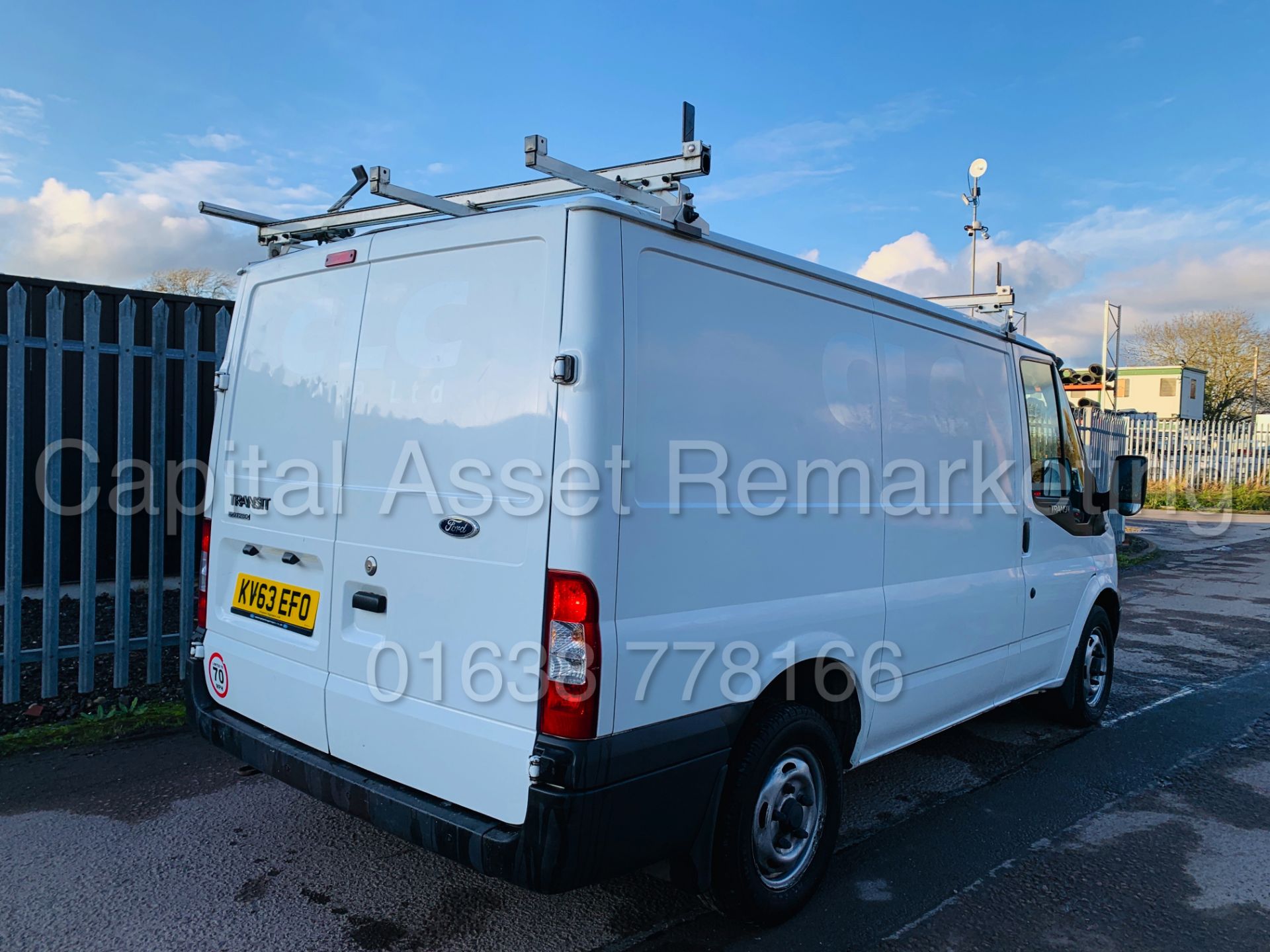 FORD TRANSIT 100 T280 FWD *SWB - PANEL VAN* (2014 MODEL) '2.2 TDCI - 100 BHP - 6 SPEED' (1 OWNER) - Image 9 of 32