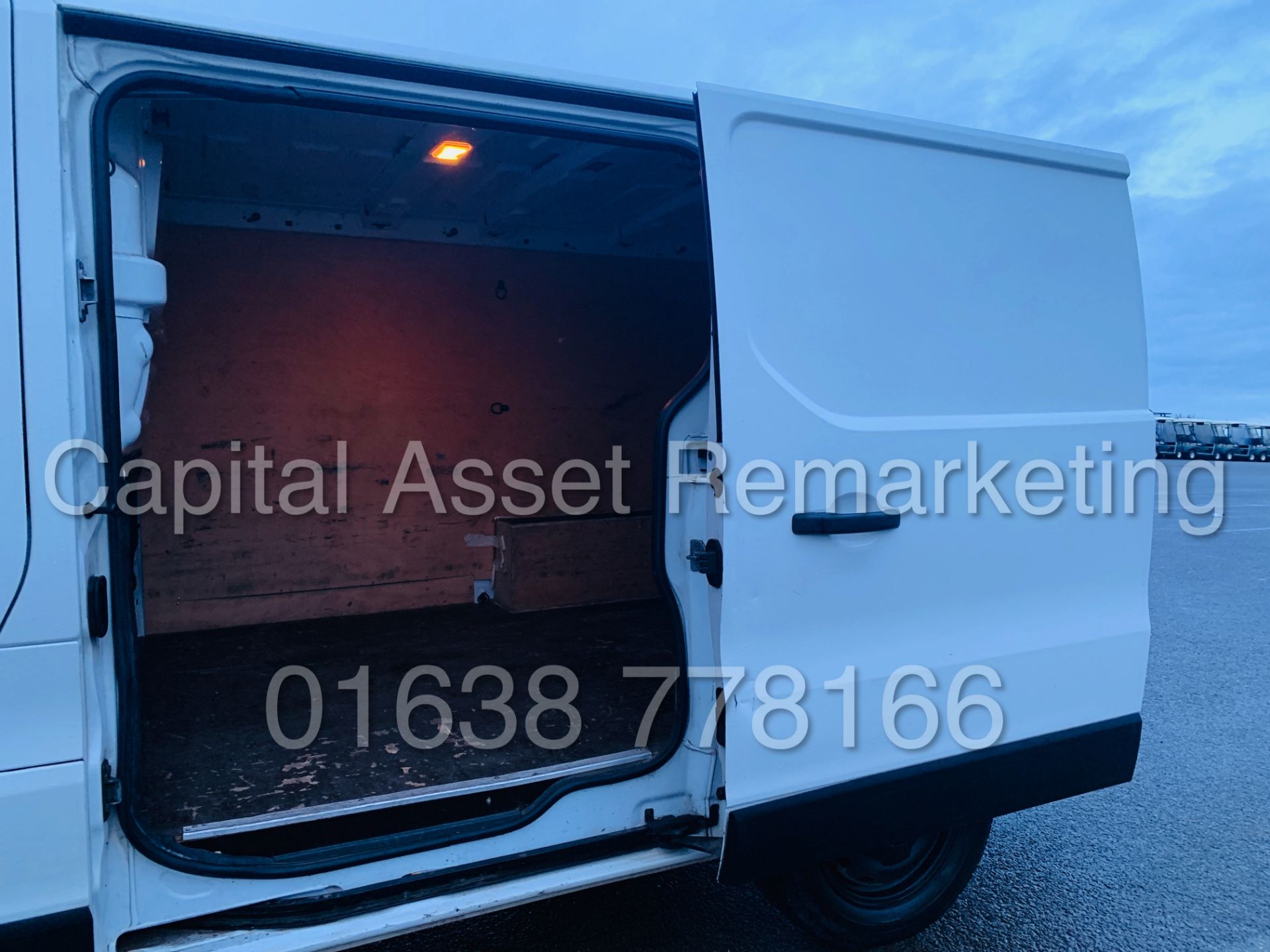 (On Sale) VAUXHALL VIVARO *SWB -PANEL VAN* (2015 - NEW MODEL) '1.6 CDTI - 6 SPEED' (1 COMPANY OWNER) - Image 18 of 33