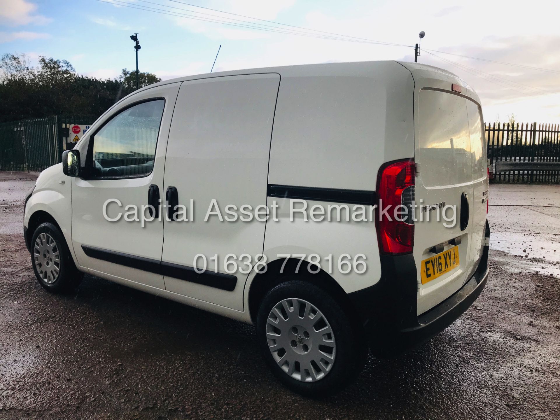 PEUGEOT BIPPER HDI "PROFESSIONAL" 1 OWNER FSH (16 REG - NEW SHAPE) AIR CON - ELEC PACK - SIDE DOOR - Image 8 of 17