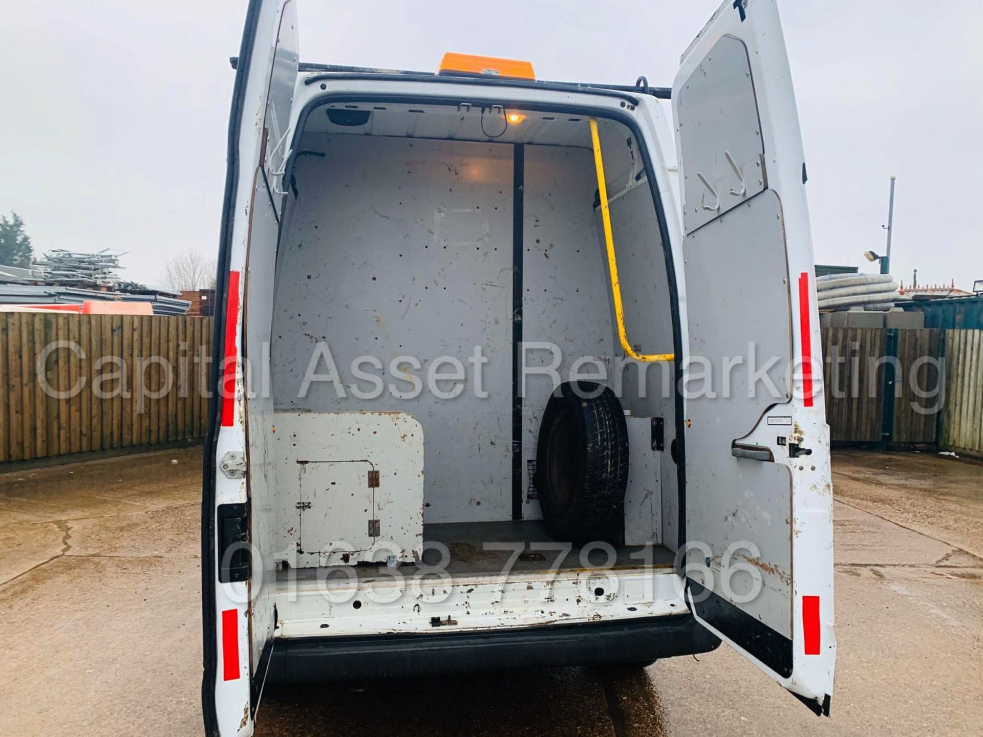 FORD TRANSIT T350 *LWB - 7 SEATER MESSING UNIT* (2014 MODEL) '2.4 TDCI - 6 SPEED' *ON BOARD TOILET* - Image 11 of 30