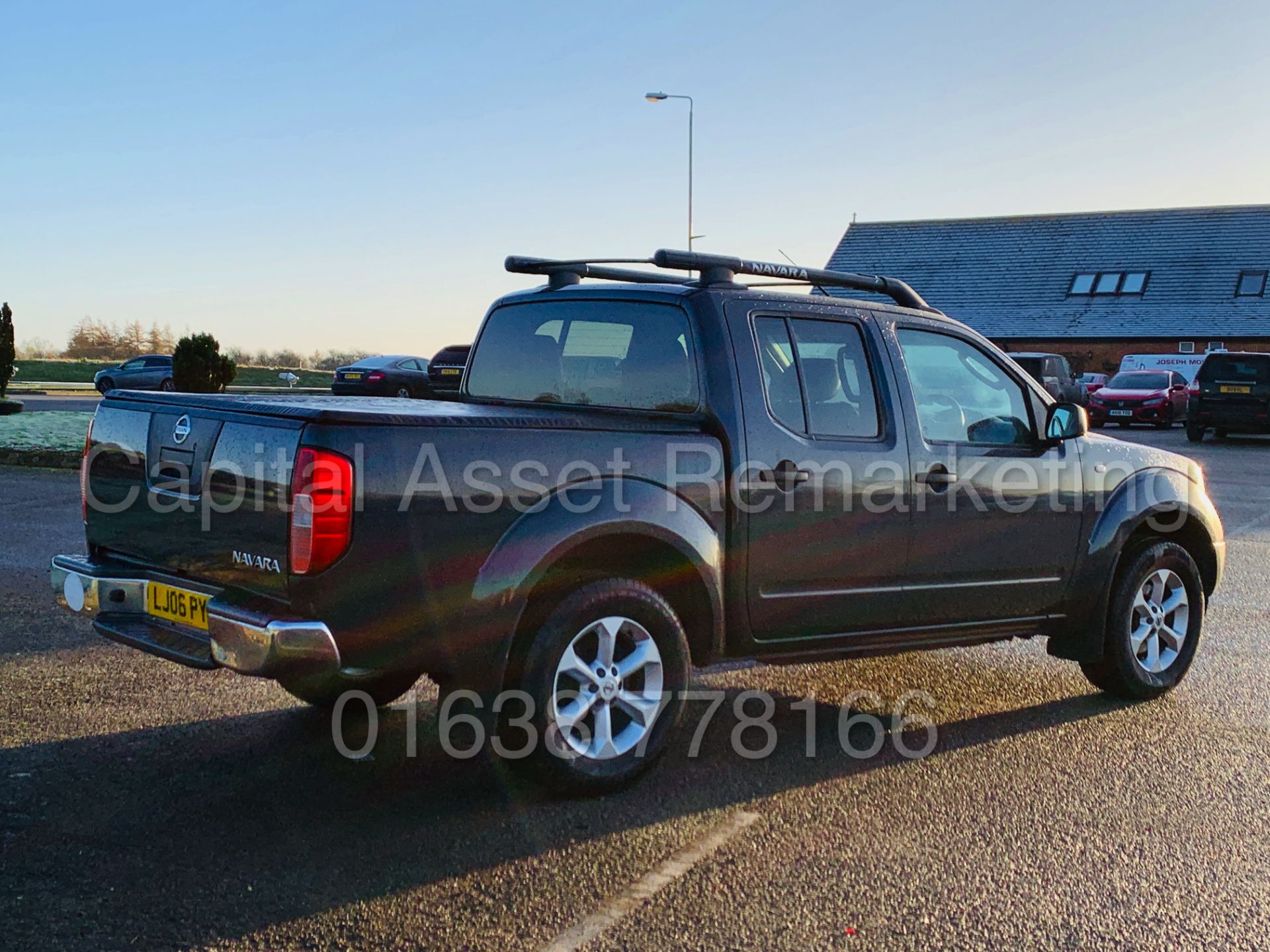 NISSAN NAVARA *AVENTURA* D/CAB PICK-UP *4X4* (2006) '2.5 DCI - 171 BHP - AUTO' *HUGE SPEC* (NO VAT) - Image 7 of 43