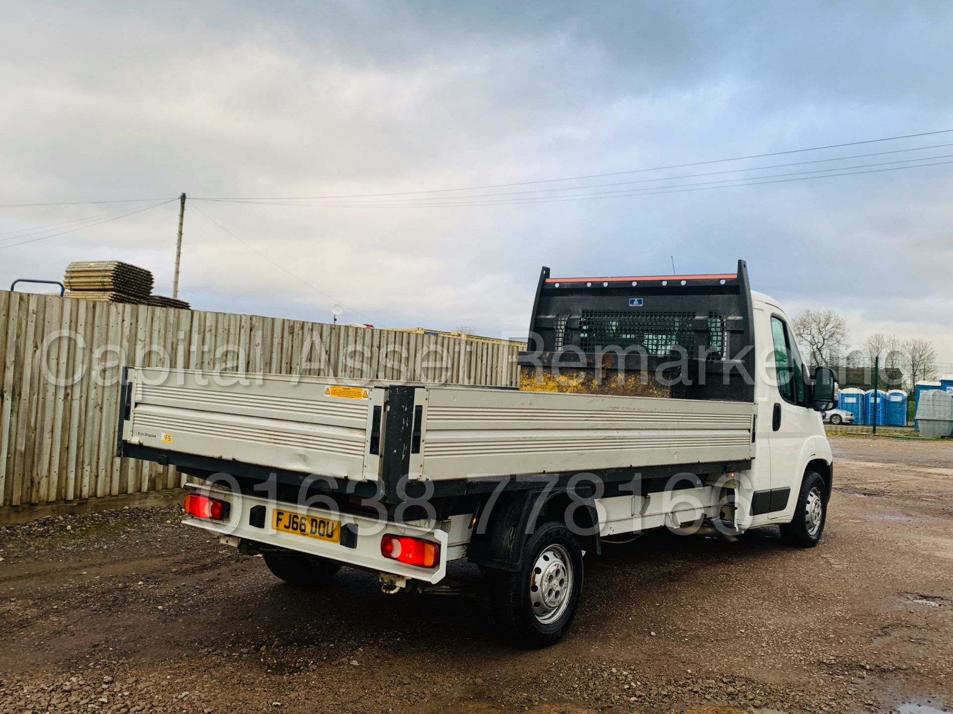 PEUGEOT BOXER *LWB - DROPSIDE TRUCK* (2017 - EURO 6 MODEL) '2.0 HDI - 6 SPEED' *ONLY 45,000 MILES* - Image 12 of 35