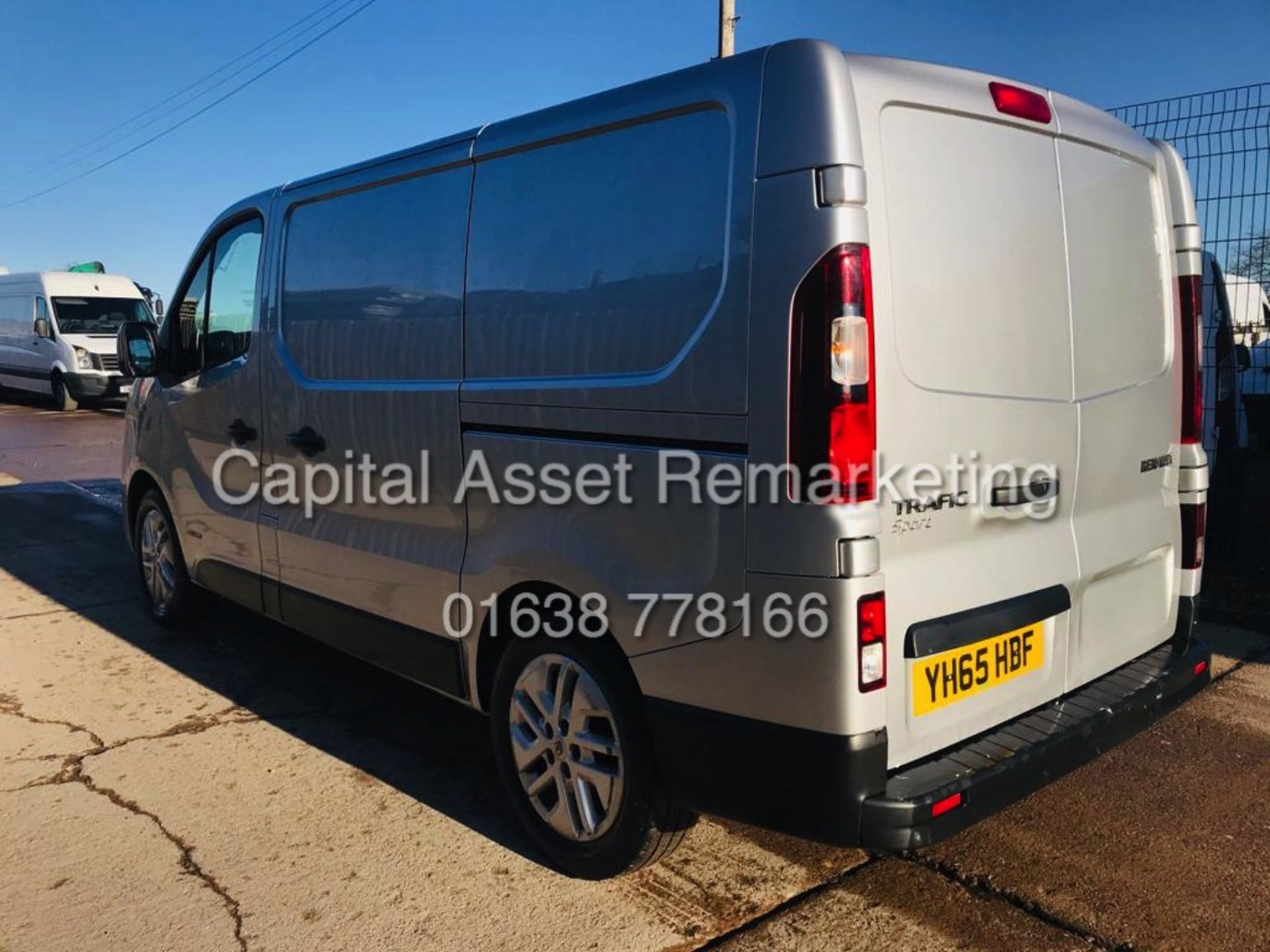 RENAULT TRAFIC "SPORT" SL27 DCI (2016 MODEL) SAT NAV-AC-ELEC PACK-PARKING SENSORS-ALLOYS-1 OWNER - Image 6 of 16