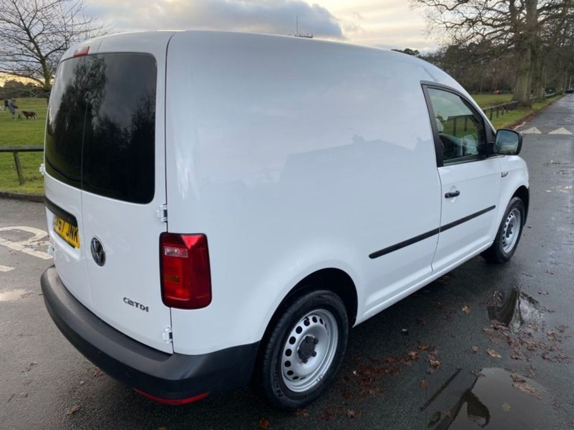 (ON SALE) VW CADDY C20 1.6TDI -NEW SHAPE - 17 REG - 1 OWNER -ELEC PACK- SLD - EURO 6 -ULEZ COMPLIANT - Image 2 of 11