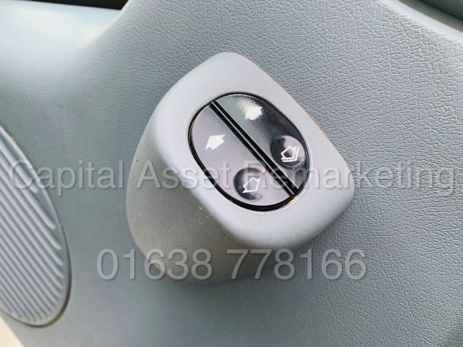 FORD TRANSIT T350 *LWB - 7 SEATER MESSING UNIT* (2014 MODEL) '2.4 TDCI - 6 SPEED' *ON BOARD TOILET* - Image 32 of 44