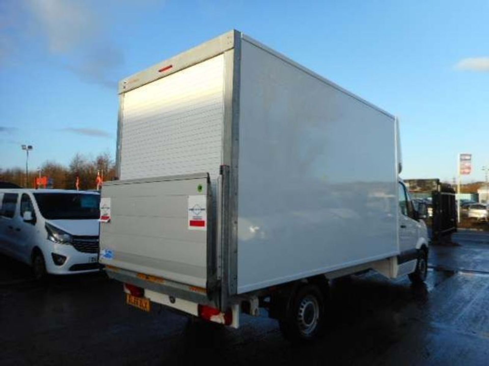 (ON SALE) VW CRAFTER CR35 2.0TDI "LWB"LUTON BOX VAN WITH ELECTRIC TAIL LIFT(16 REG)1 OWNER LOW MILES - Image 3 of 6