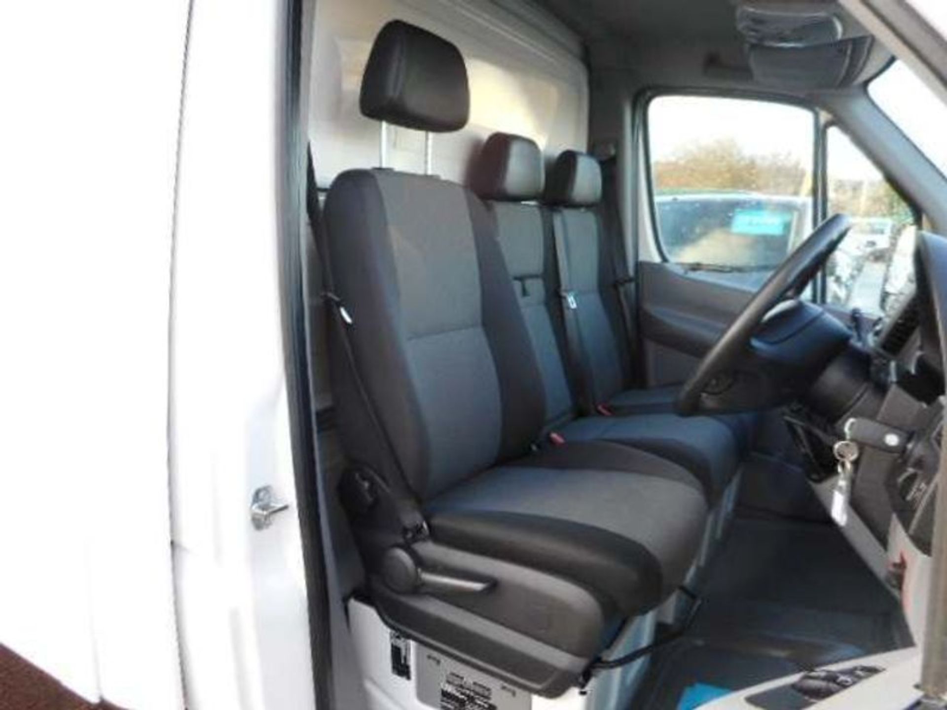 (ON SALE) VW CRAFTER CR35 2.0TDI "LWB"LUTON BOX VAN WITH ELECTRIC TAIL LIFT(16 REG)1 OWNER LOW MILES - Image 5 of 6