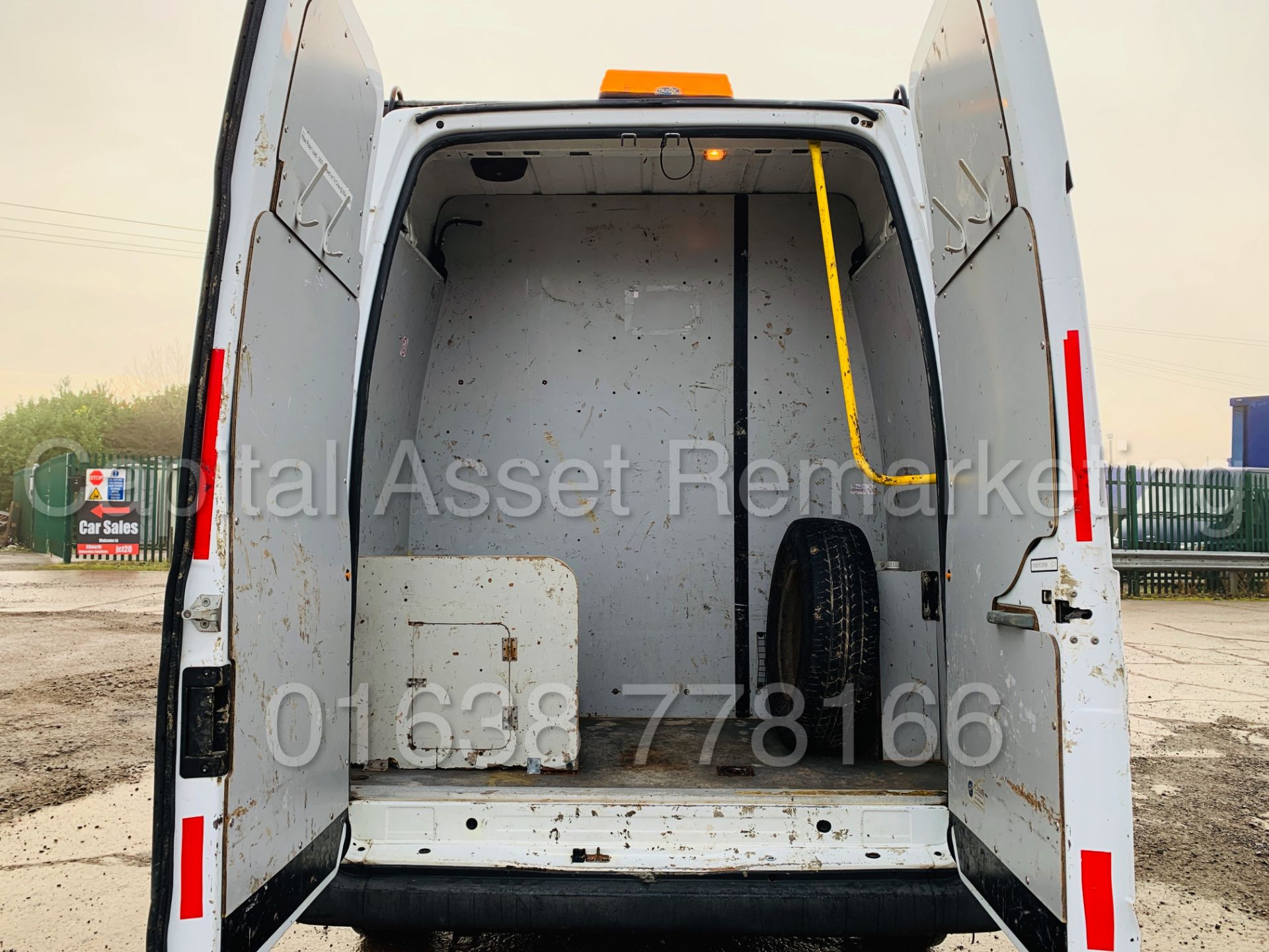 FORD TRANSIT T350 *LWB - 7 SEATER MESSING UNIT* (2014 MODEL) '2.4 TDCI - 6 SPEED' *ON BOARD TOILET* - Image 30 of 44