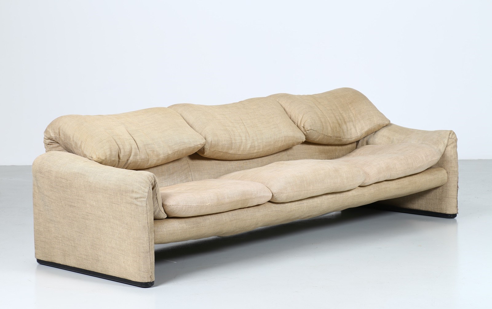 VICO MAGISTRETTI Sofa.