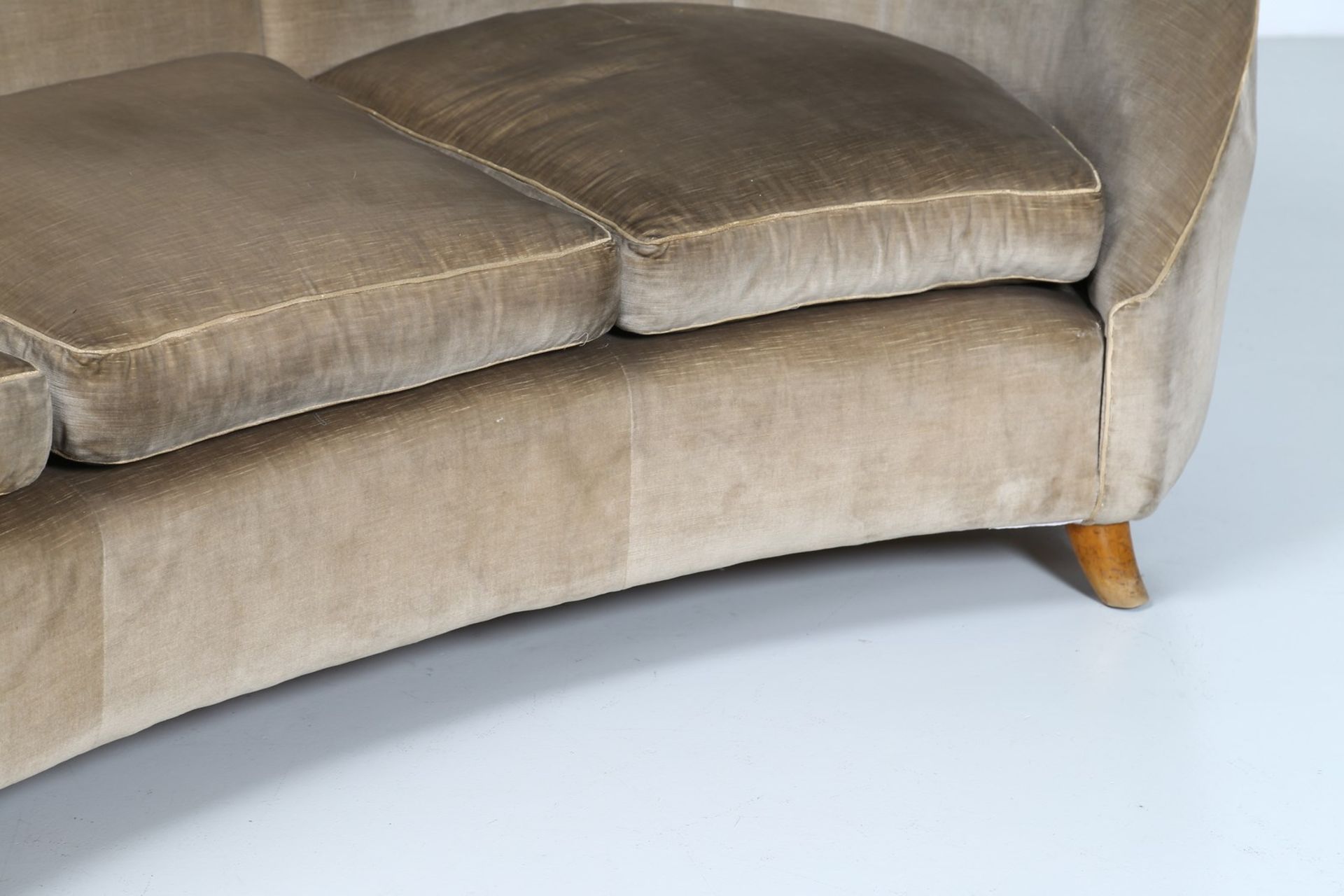 ANGELI, OLIVIERI, DE CARLI Sofa. - Bild 5 aus 9