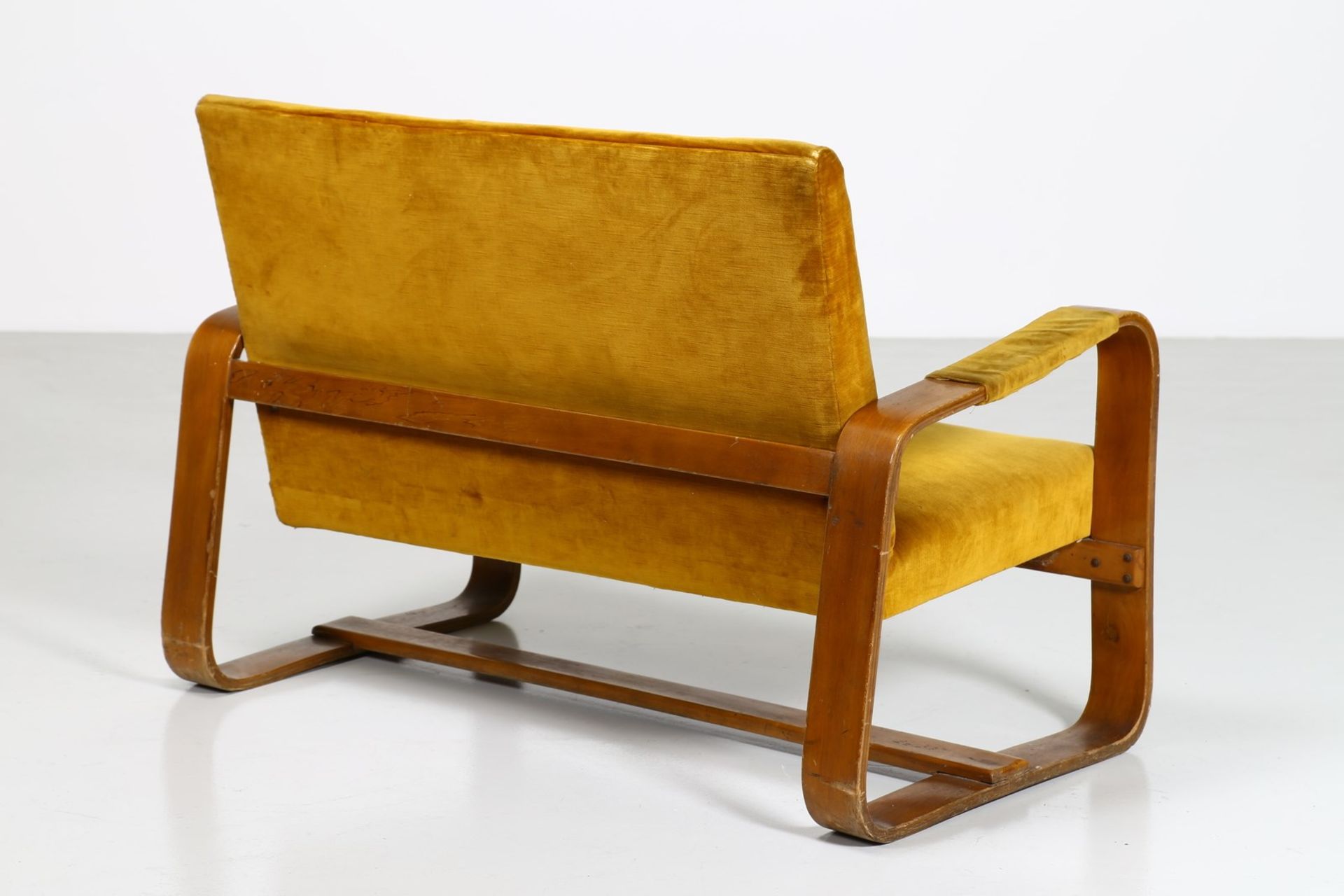 GIUSEPPE PAGANO Sofa. - Bild 11 aus 16